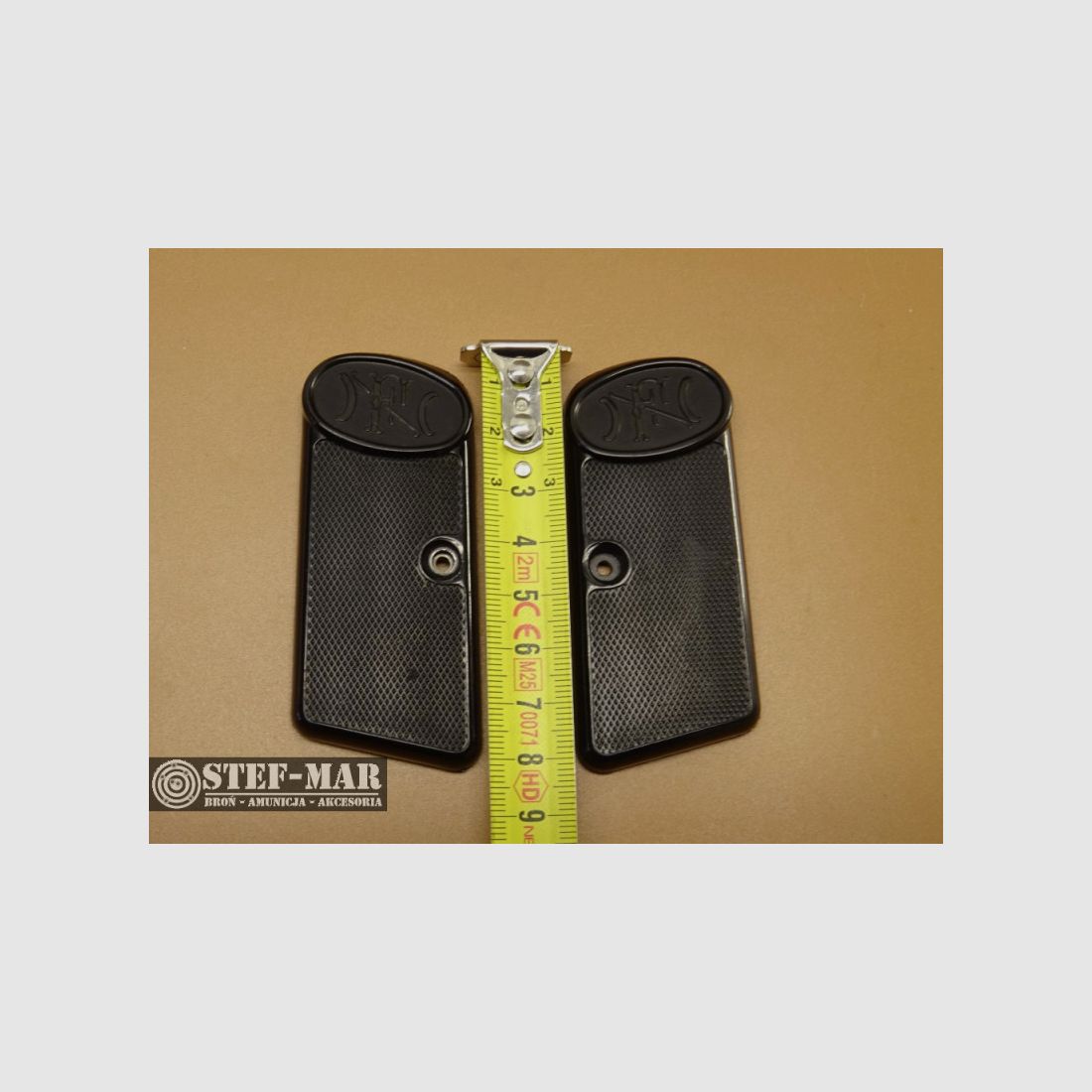 Cachas + tornillo para pistola FN modelo 1910 [X2732], imagen 5 de 7