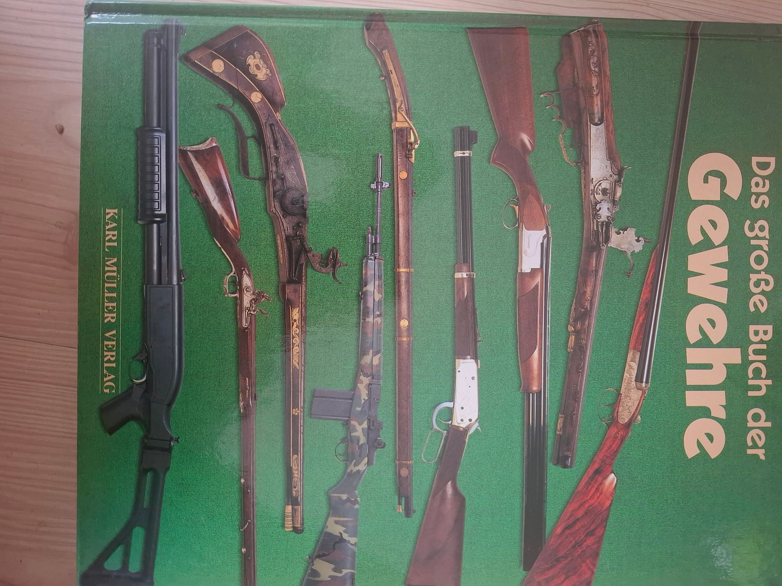 Konvolut aus verschiedenen Waffenbüchern