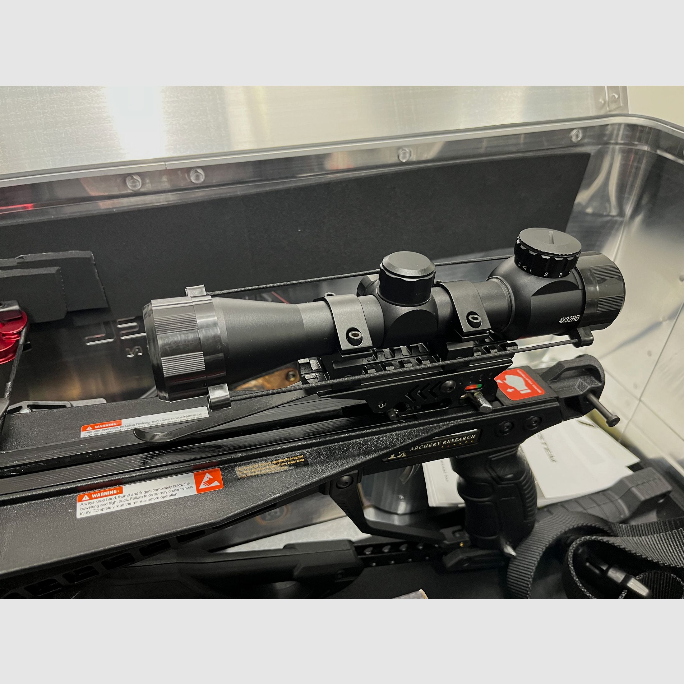 Siege Compound Armbrust von EK Archery im Alukoffer + extra Magazin + Zielfernrohr 4x32