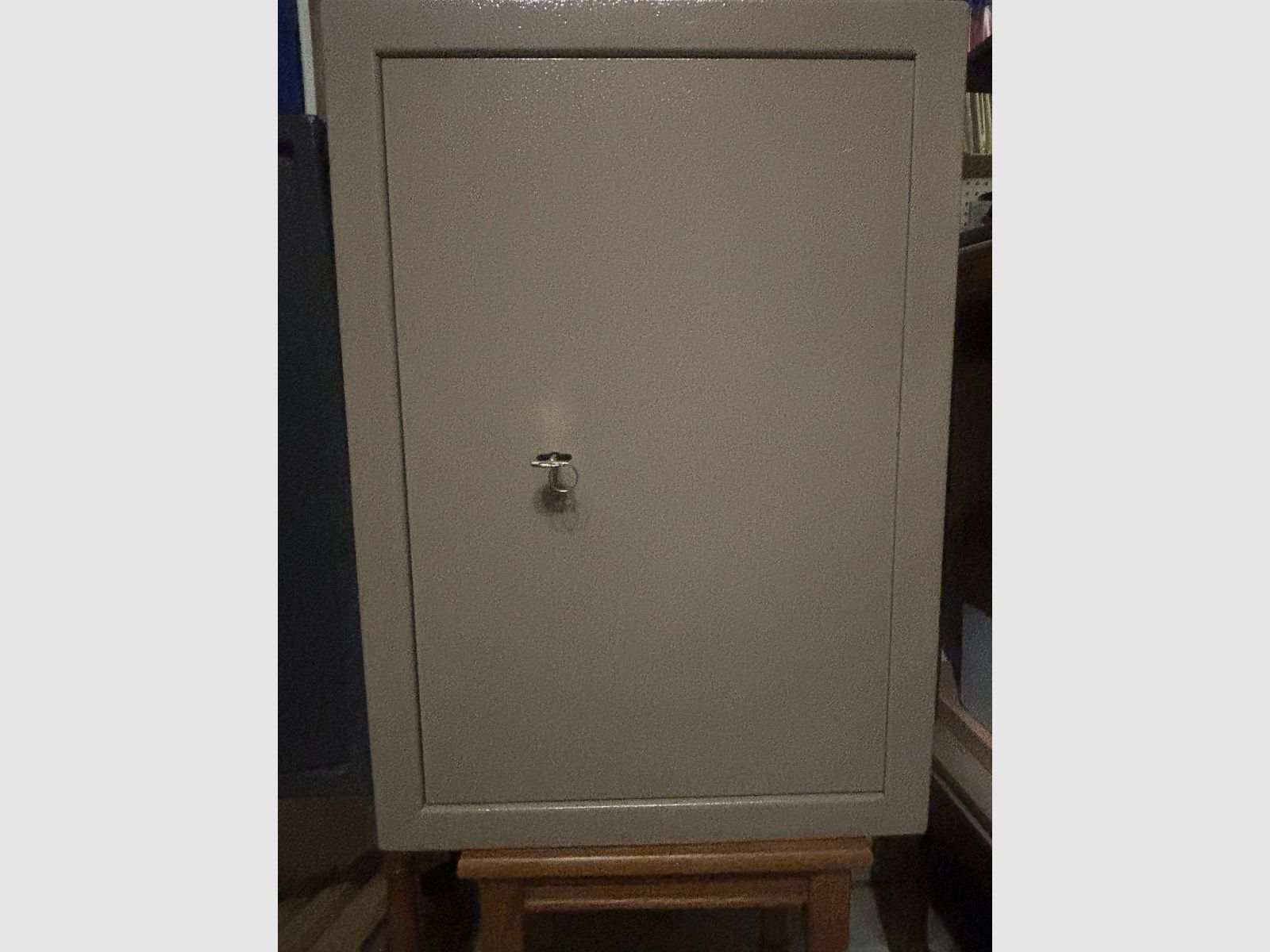 Stahlschrank, Sicherheitsstufe B nach VDMA24992