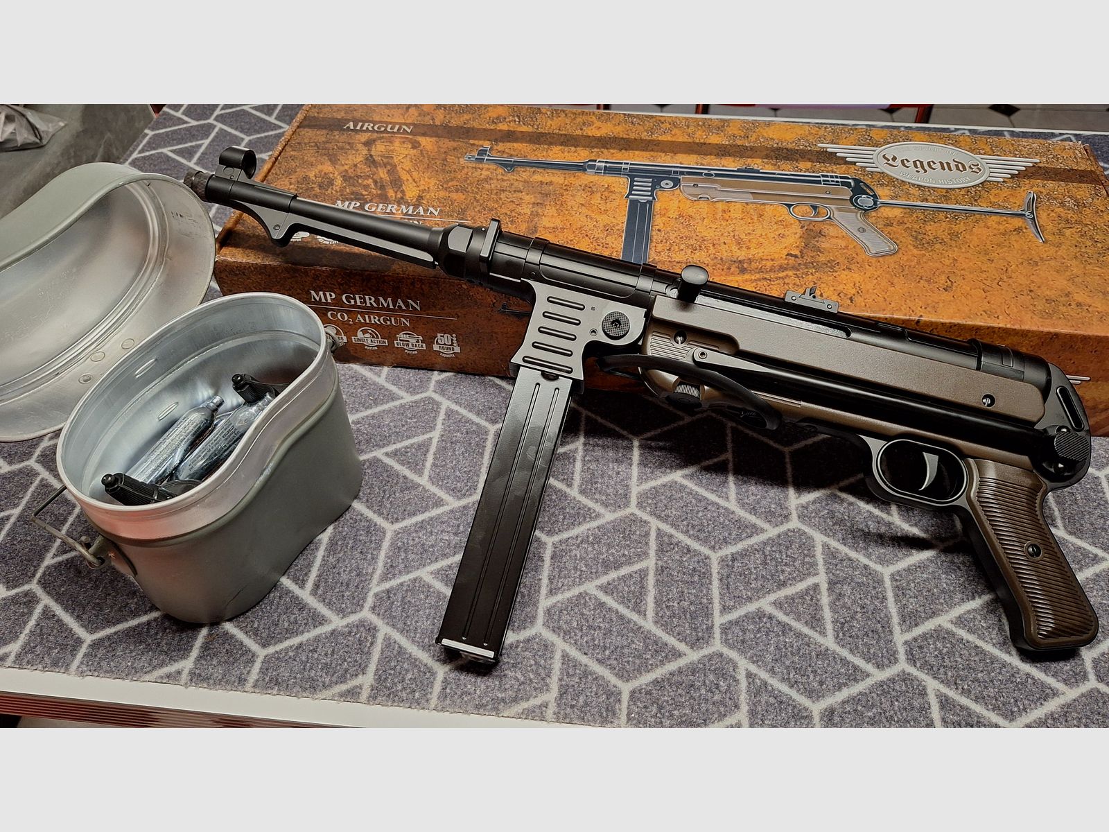 Legendy MP40 - 4,5 mm stalowe BB Co2 - Całkowicie metalowy! Z CO2+amunicją+uchwytem!