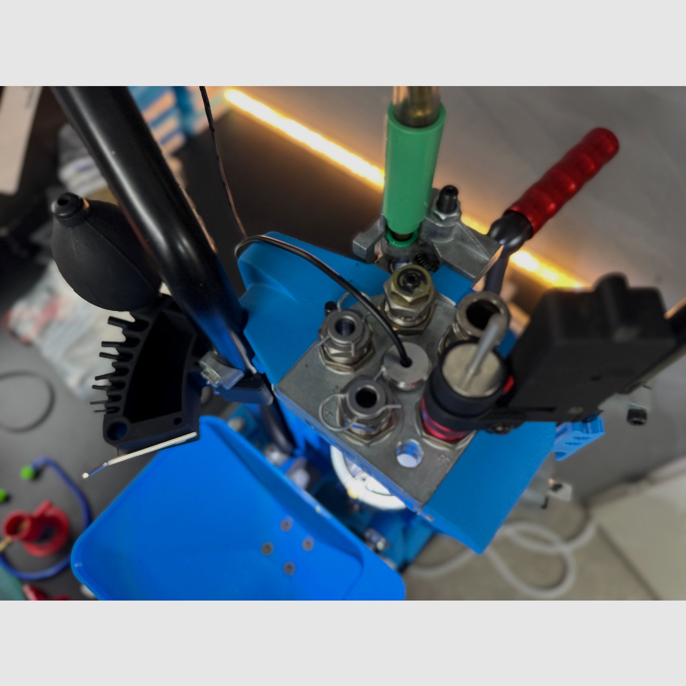 Dillon XL750 mit Casefeeder | 3 komplette Kaliber- / Pulver-Setups | DAA / Armanov Vollausstattung