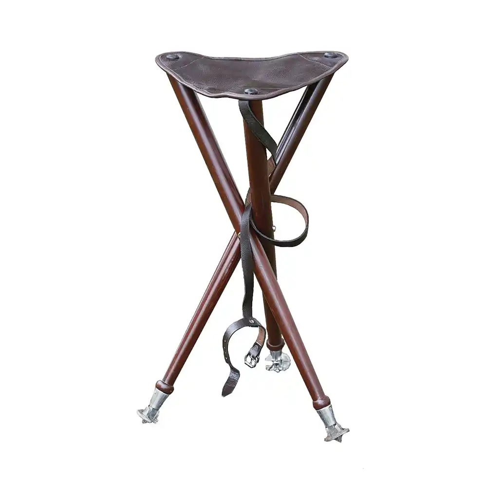 Three-legged hunting chair with metal tips