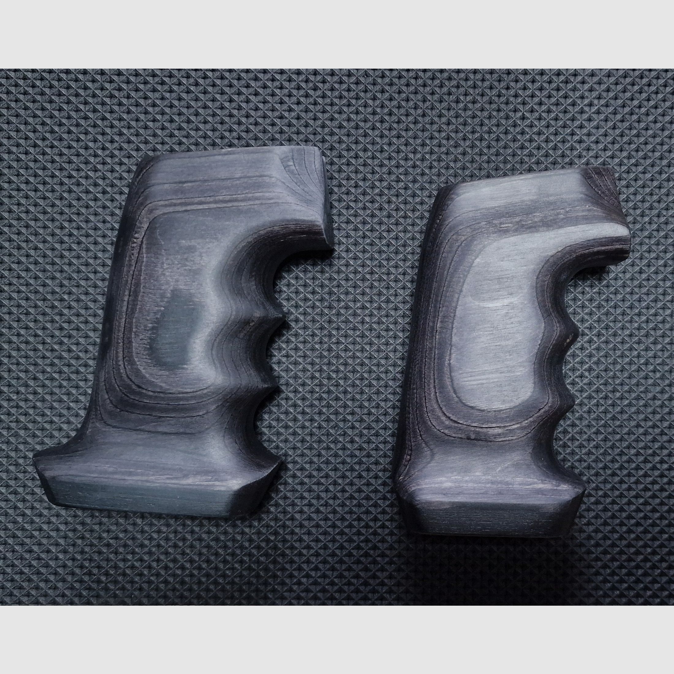 Soporte para el hombro y mangos negros de madera para AEA Megalodon