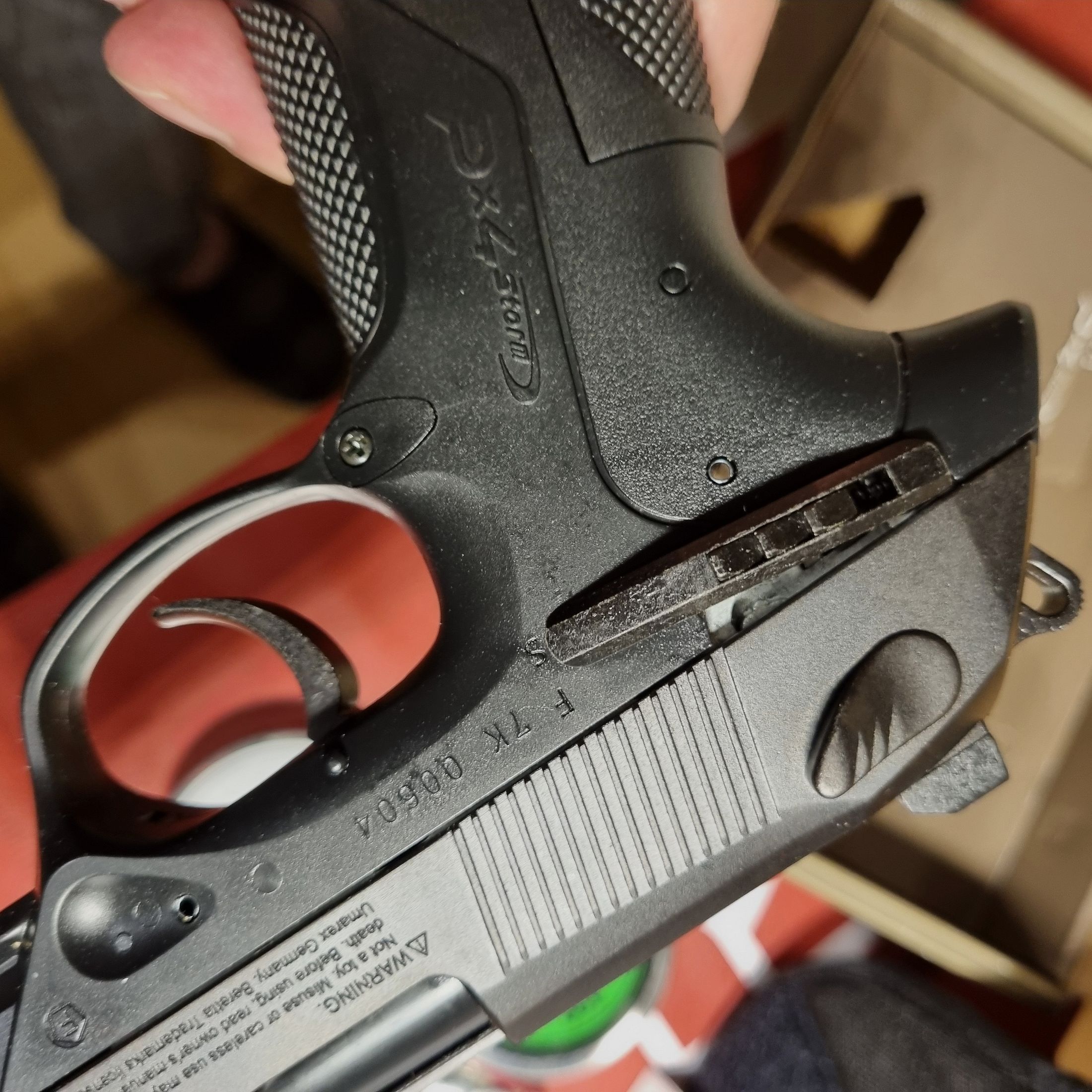 Beretta CO2 Pistole Px4 Storm, je 500 Diabolos u. Rundkugeln, Pistolentasche.