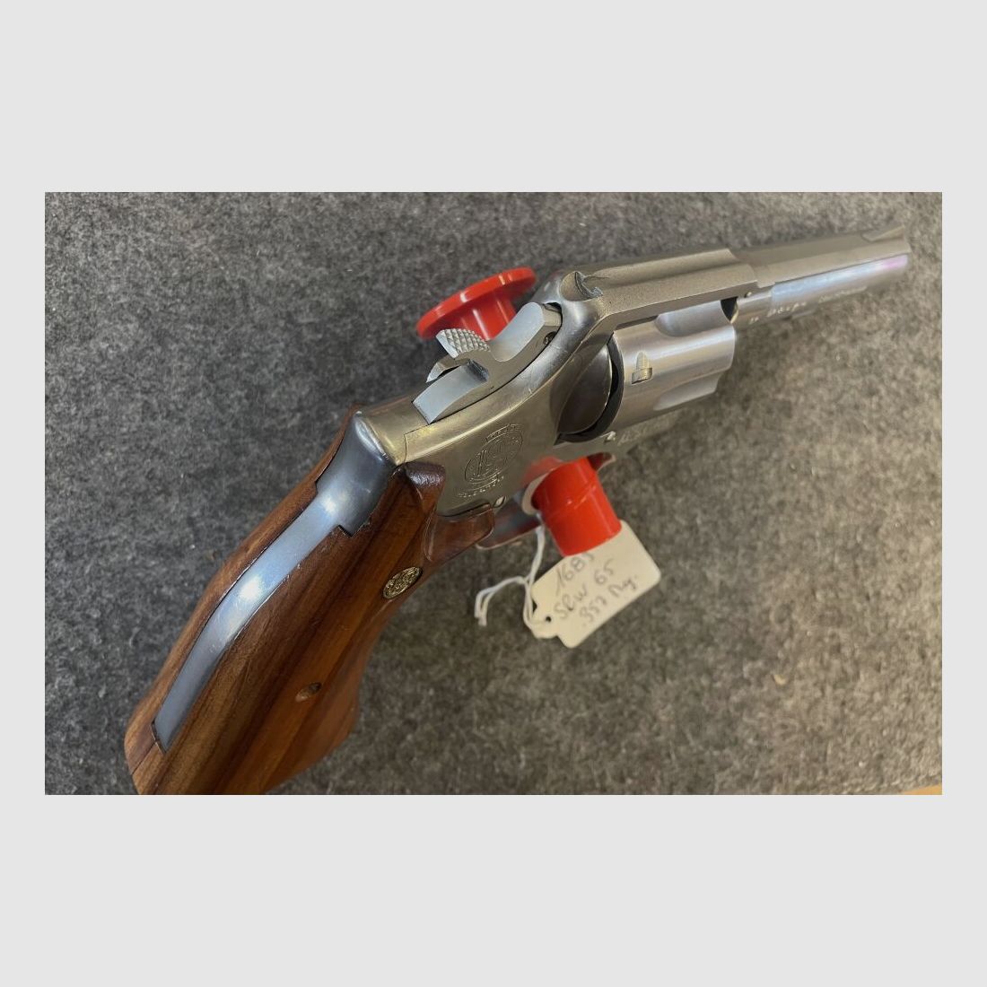 Smith + Wesson 65