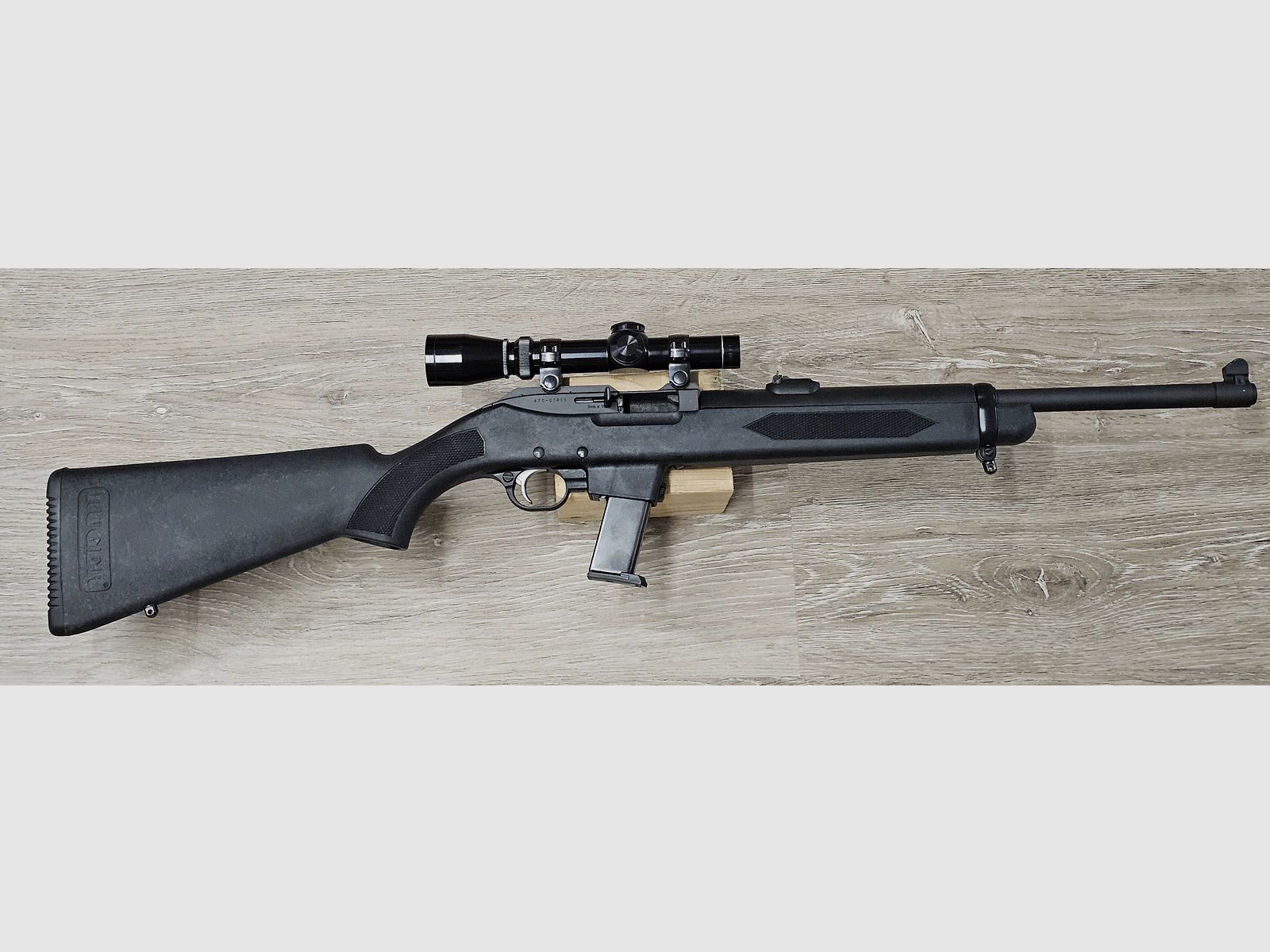 Zelflader Ruger PC9 Police Carbine 9mm Luger incl. Leupold Vari-X II 1-4x20 draadkruis-scope (eerste eigenaar, bouwjaar 1997)