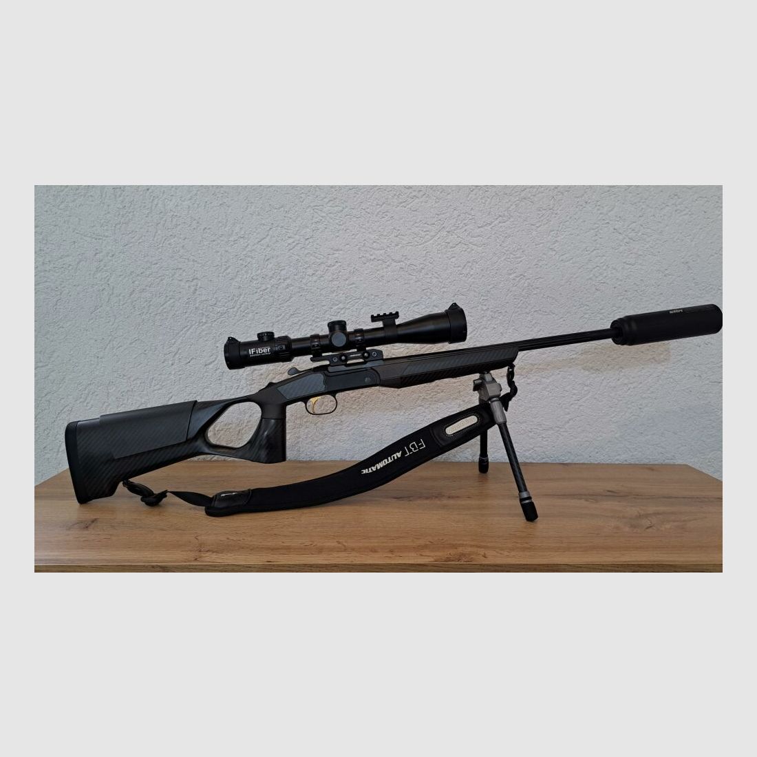 Merkel K5 Extrem mit FBT Carbon Lochschaft, DDOPTICS Zielfernrohr, Recknagel Schalldämpfer, Spartan Zweibein, Automatik Gewehrriemen, Luxus Koffer etc.