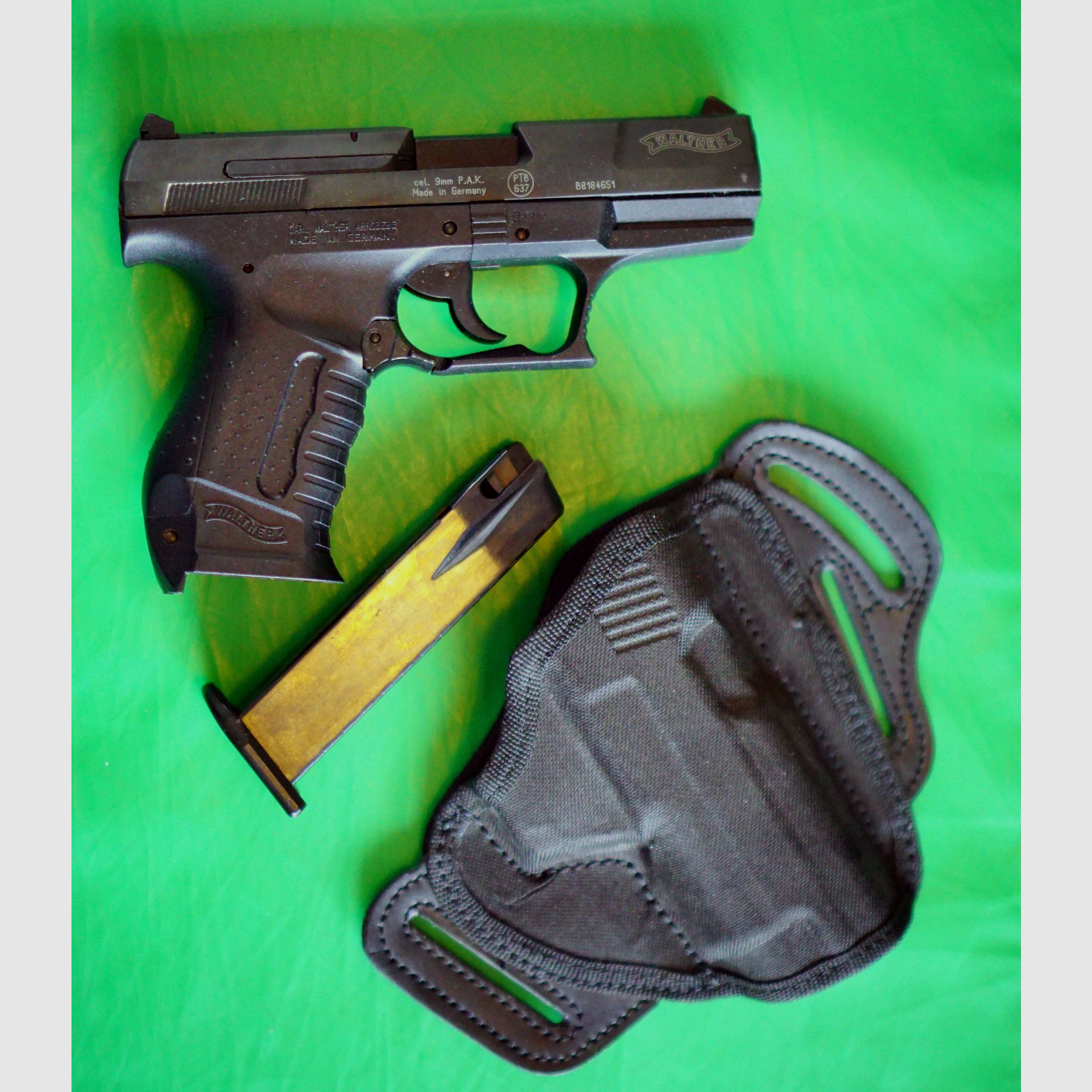 Walther P99 blank firing pistol 9mm P.A.K. (PTB 637) with pancake holster
