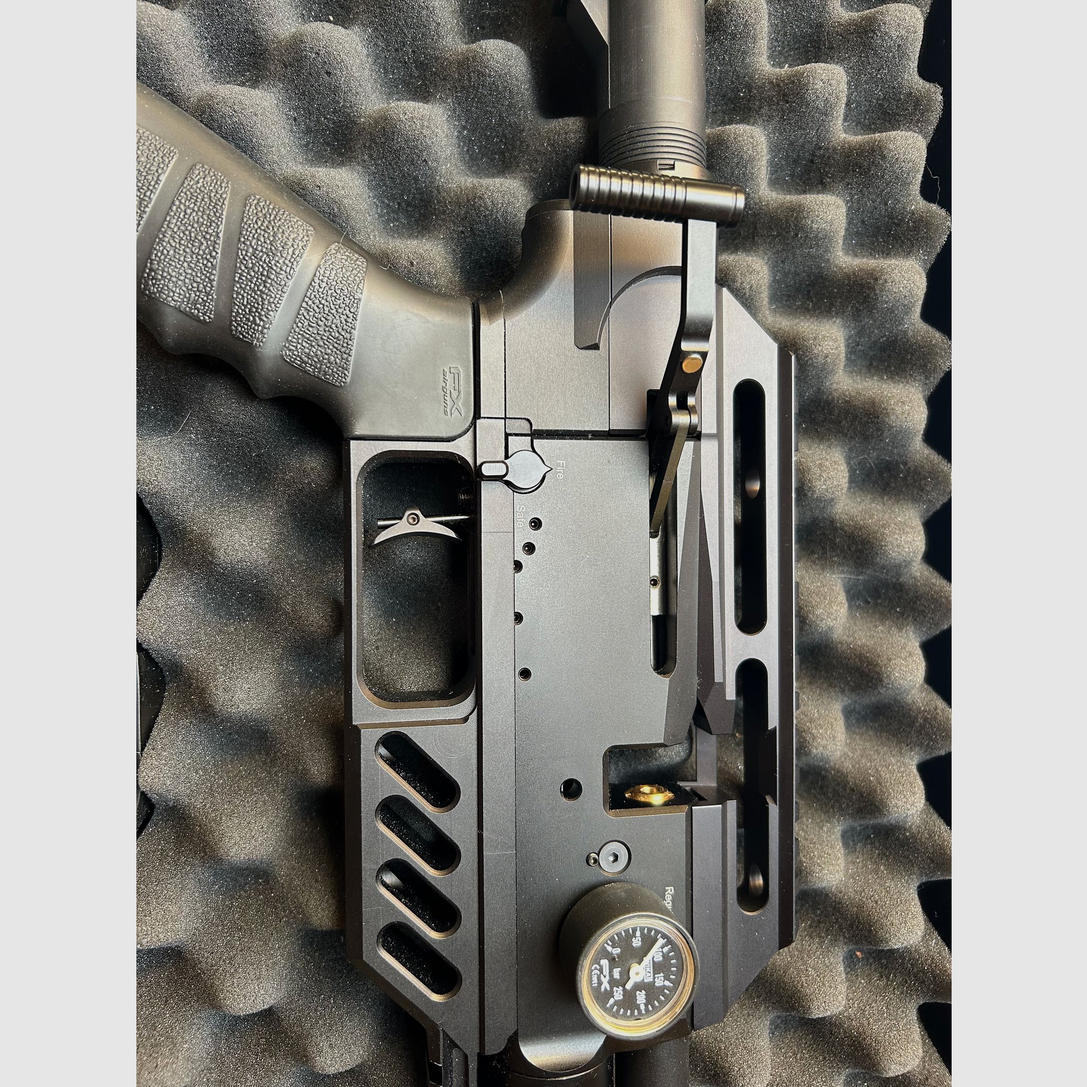 FX Dreamline Tactical Compact Luftgewehr 7,5 Joule , Kal. 4,5 (.177) inkl. 3 Mag und Compact Schulterstütze