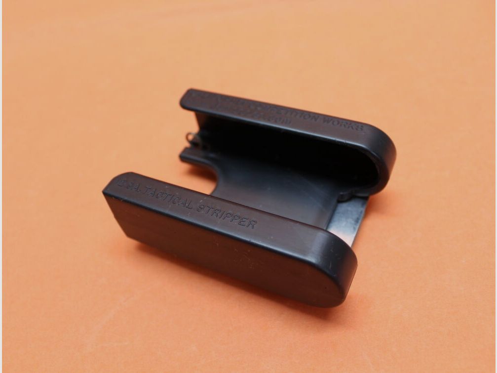 California Competition California Competition Works Shell Caddy (12GATAC4) Patronenhalter für 4 Schrotpatronen 12GA Polymer schwarz mit Federstahl-Gürtelclip