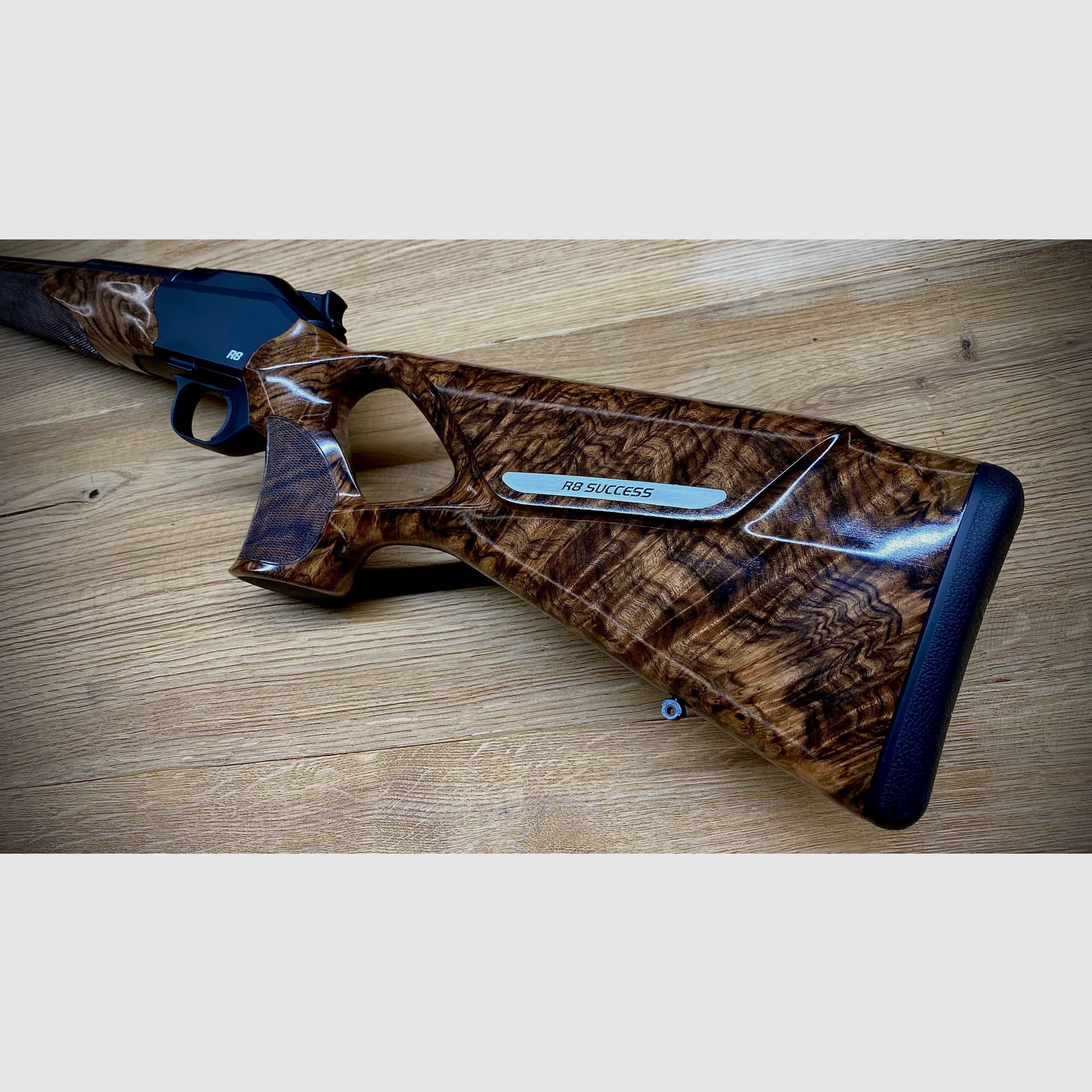 Blaser R8 Success / Holzklasse 10 / Kaliber u. Lauflänge nach Wahl / absolute TRAUMWAFFE