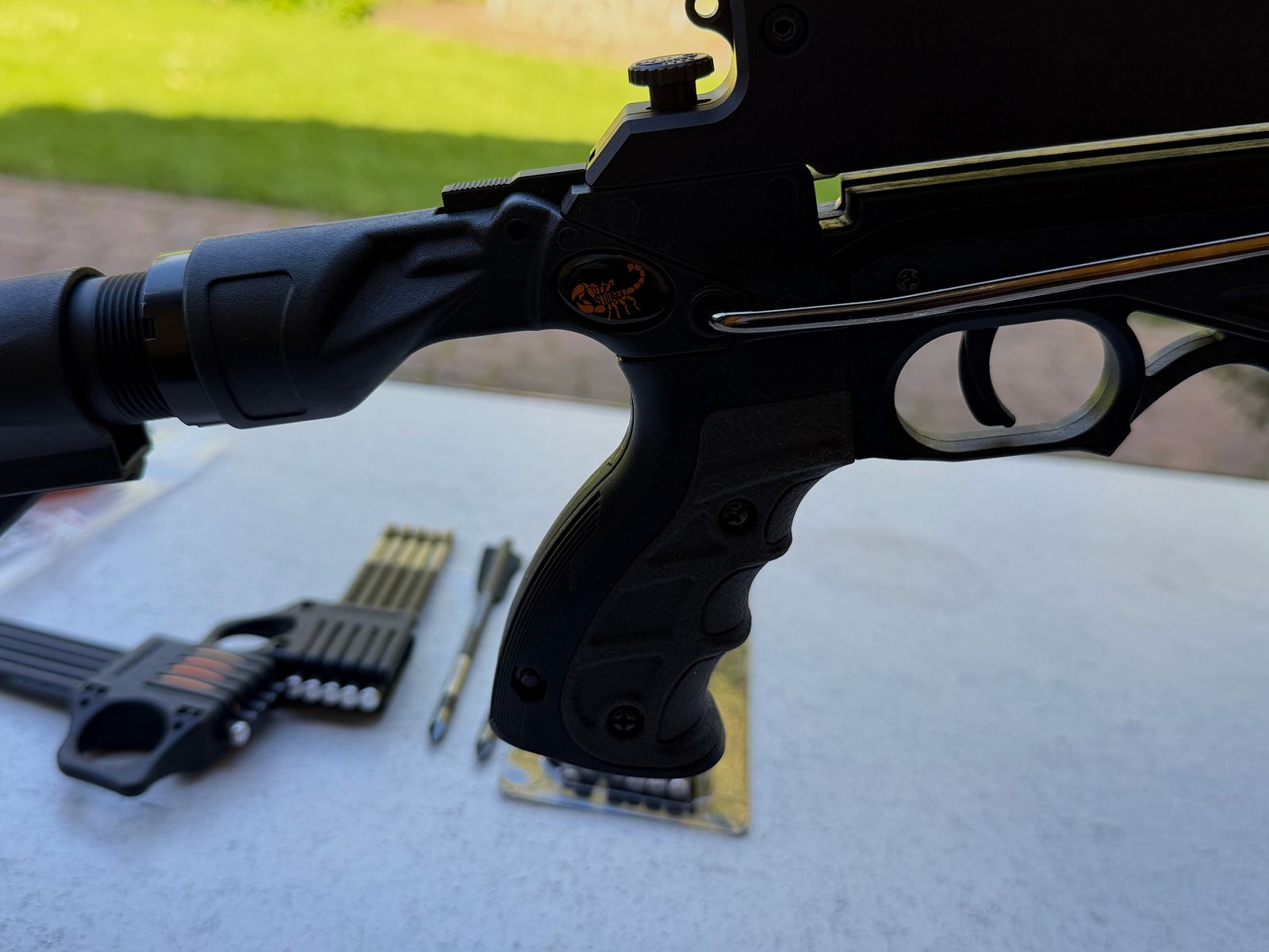 AR-6 Stinger II mit Metallmagazin