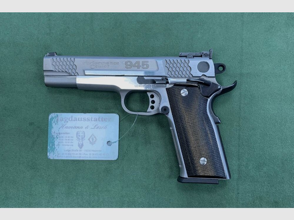 Smith & Wesson 945 .45Auto