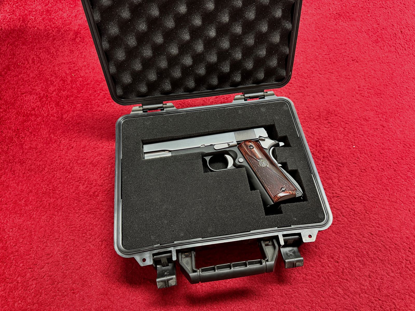 WE Classic 1911 Colt  Custom zwei Farben Version Pachmayr Griffschalen + Koffer