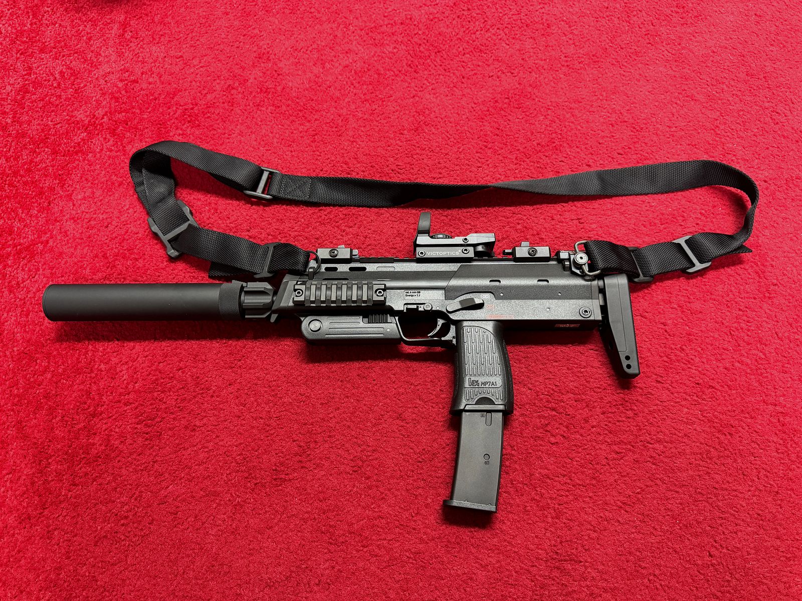 VFC H&K MP7 A1  GBB Gas Blow Back Airsoft 6mm  + Sling -Schalldämpfer- Micro Dot 