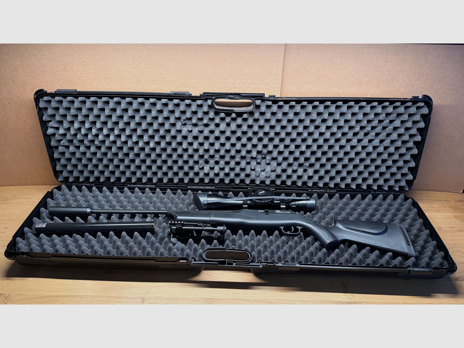 Pressluftgewehr Walther 1250 Dominator FT stock in plastica, scope 8-32x56, suppressor e bipiede calibro 4,5 mm incl. accessori !!!, immagine 1 di 8
