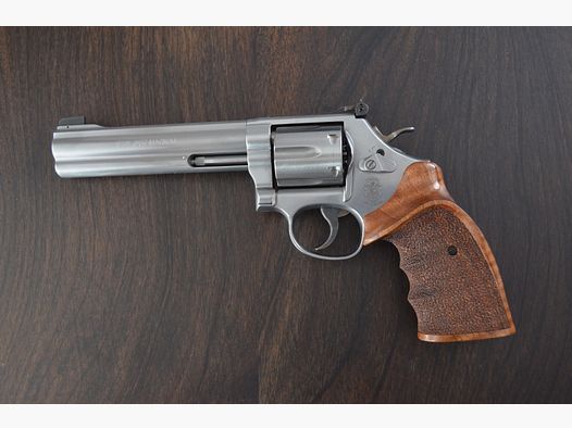 Smith & Wesson 686-6 Target Champion Kal.357 Mag. 6 Zoll Lauf im S&W Koffer mit Zubehör