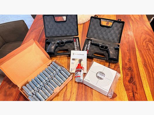 2x Umarex Smith & Wesson M&P 40 CO2 BB pistols – brand new, unused + accessory package