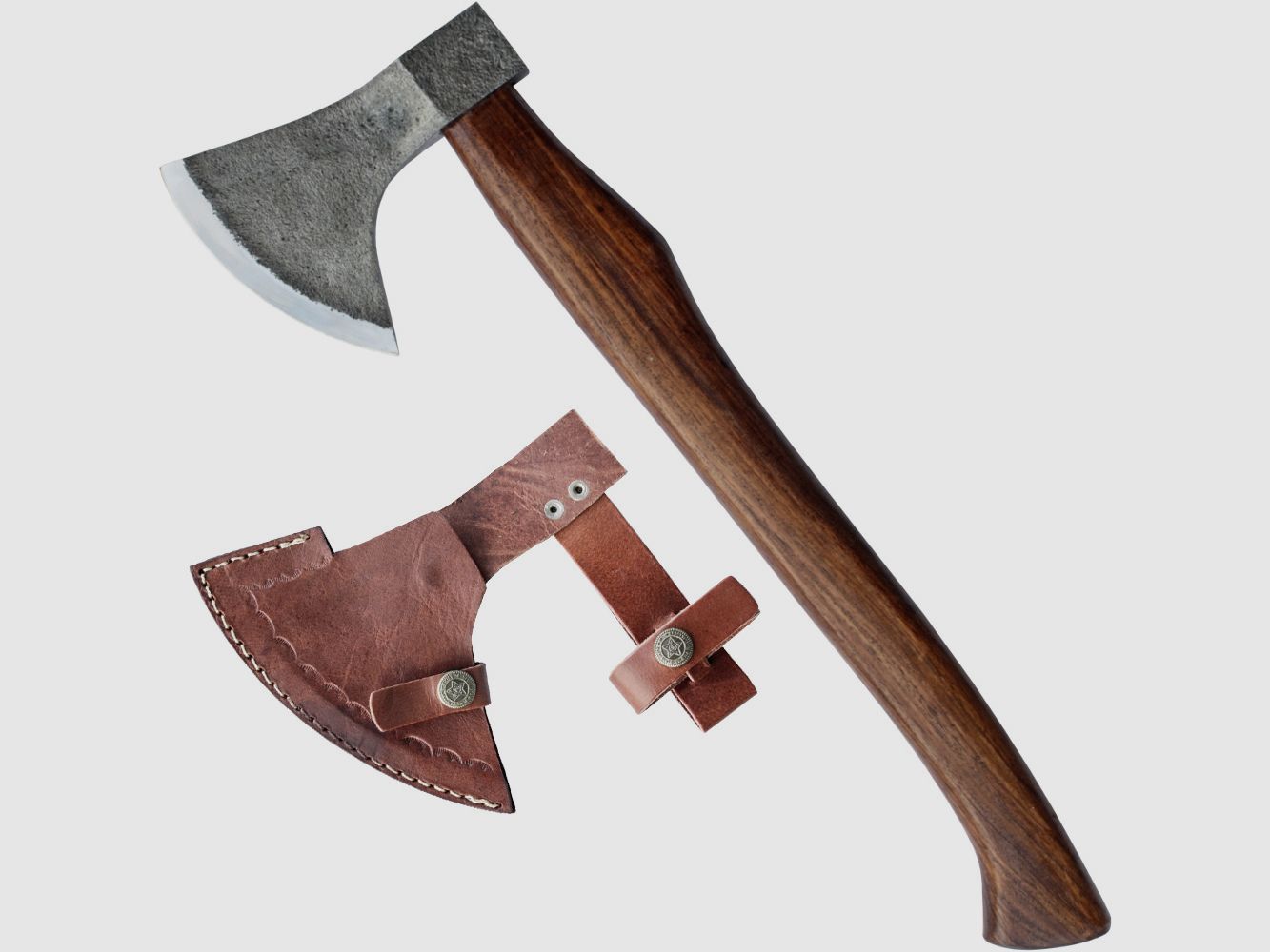 urige Axt fr Mittelalter Lager zum Holz hacken mit Lederschutz 875g