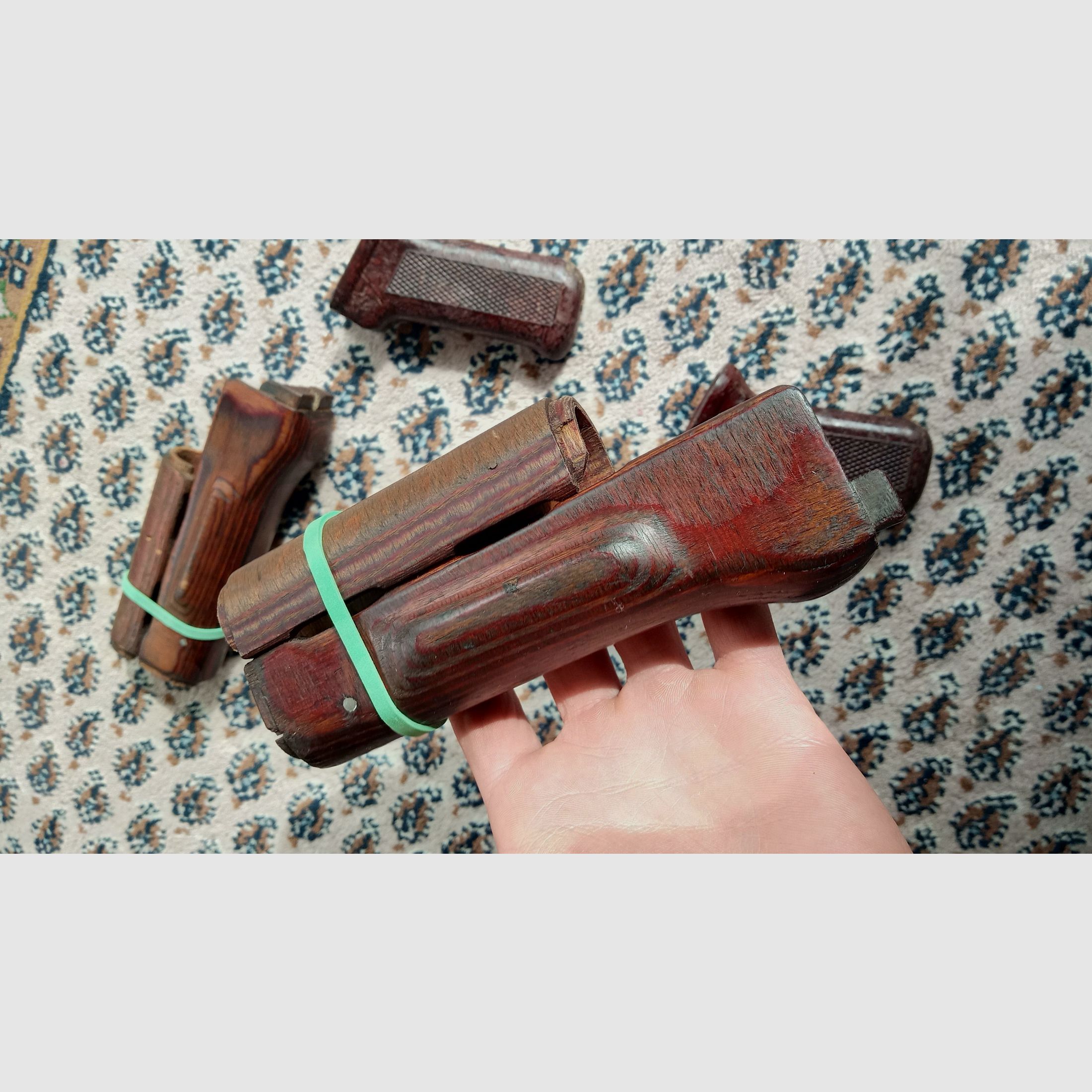 2 Sets Original Anbauteile inkl. Holz Laminat Handschutz und Bakelit Griff / AKM und AK74 