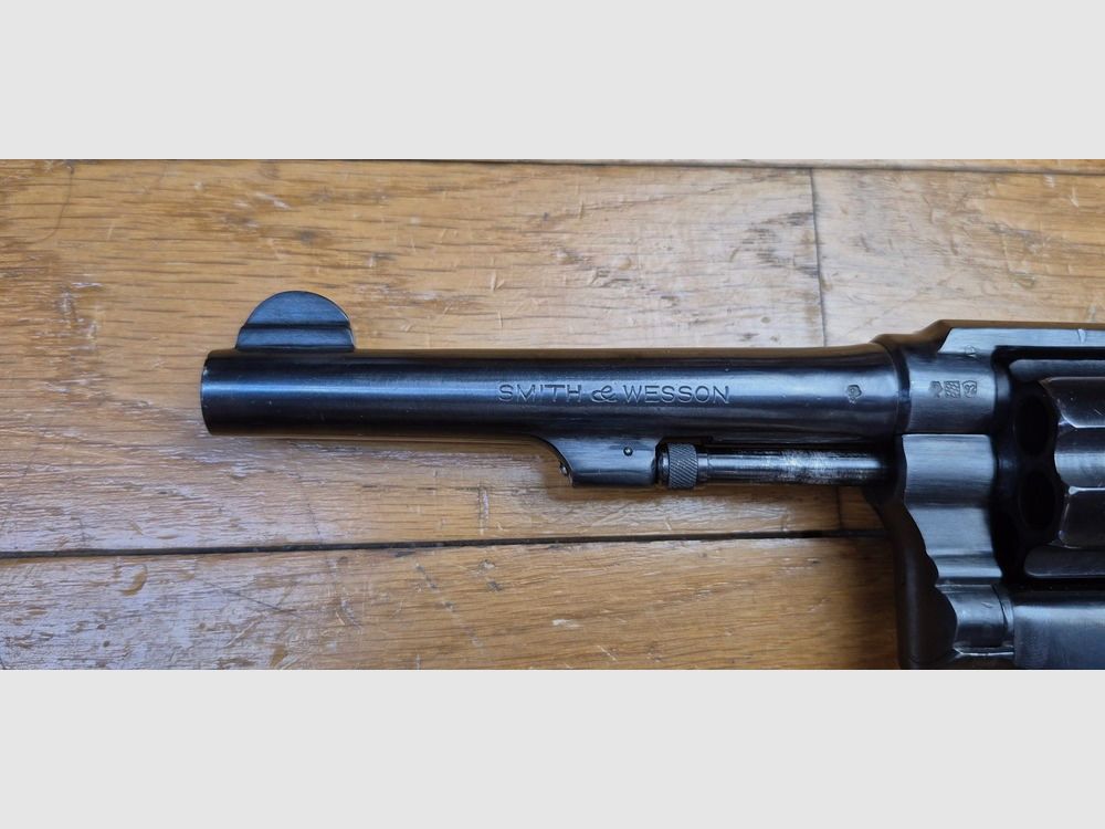 Sehr schöner Revolver Smith & Wesson « Victory » – Der Handabzug 1899 und das zukünftige Modell 10 aus dem Zweiten Weltkrieg – Kal. 38 SW / 38-200 – Ausgezeichnete Mechanik – Sehr guter ästhetischer Zustand – Stempel « GHD » – Waffe von Februar 1943 – TBE, Bild 26 von 26