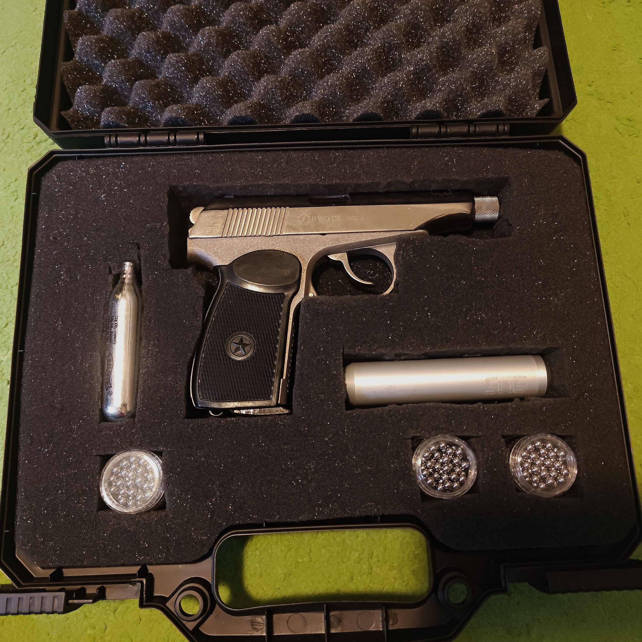 Baikal-Makarov MP-654K Made in Russia - Bruine + zwarte leren holster + 1 bus 4,5mm stalen k. suppressor.