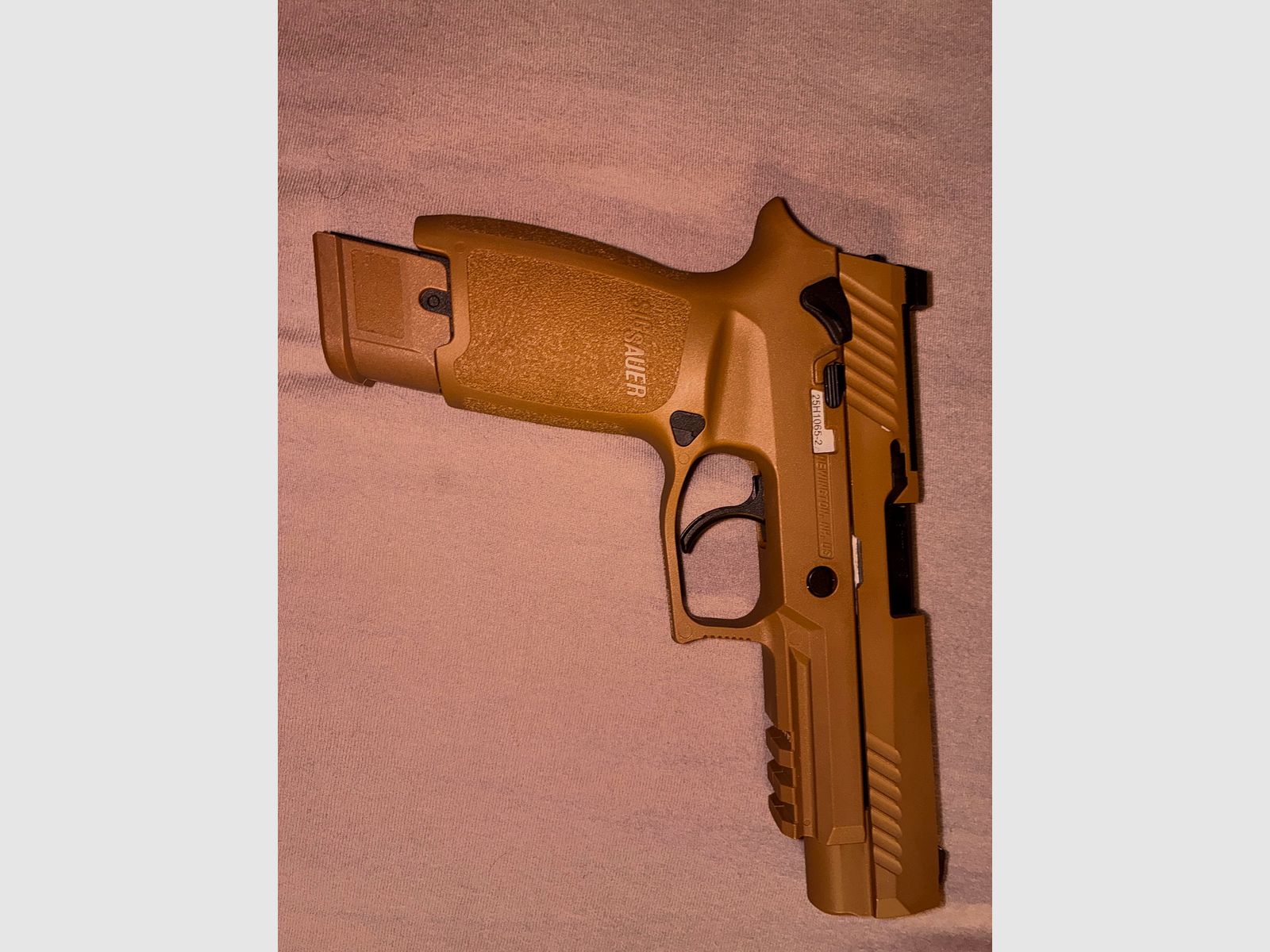 VFC Sig Sauer ProForce P320-M17 w. metal slide gas blowback 6mm BB Coyote Tan