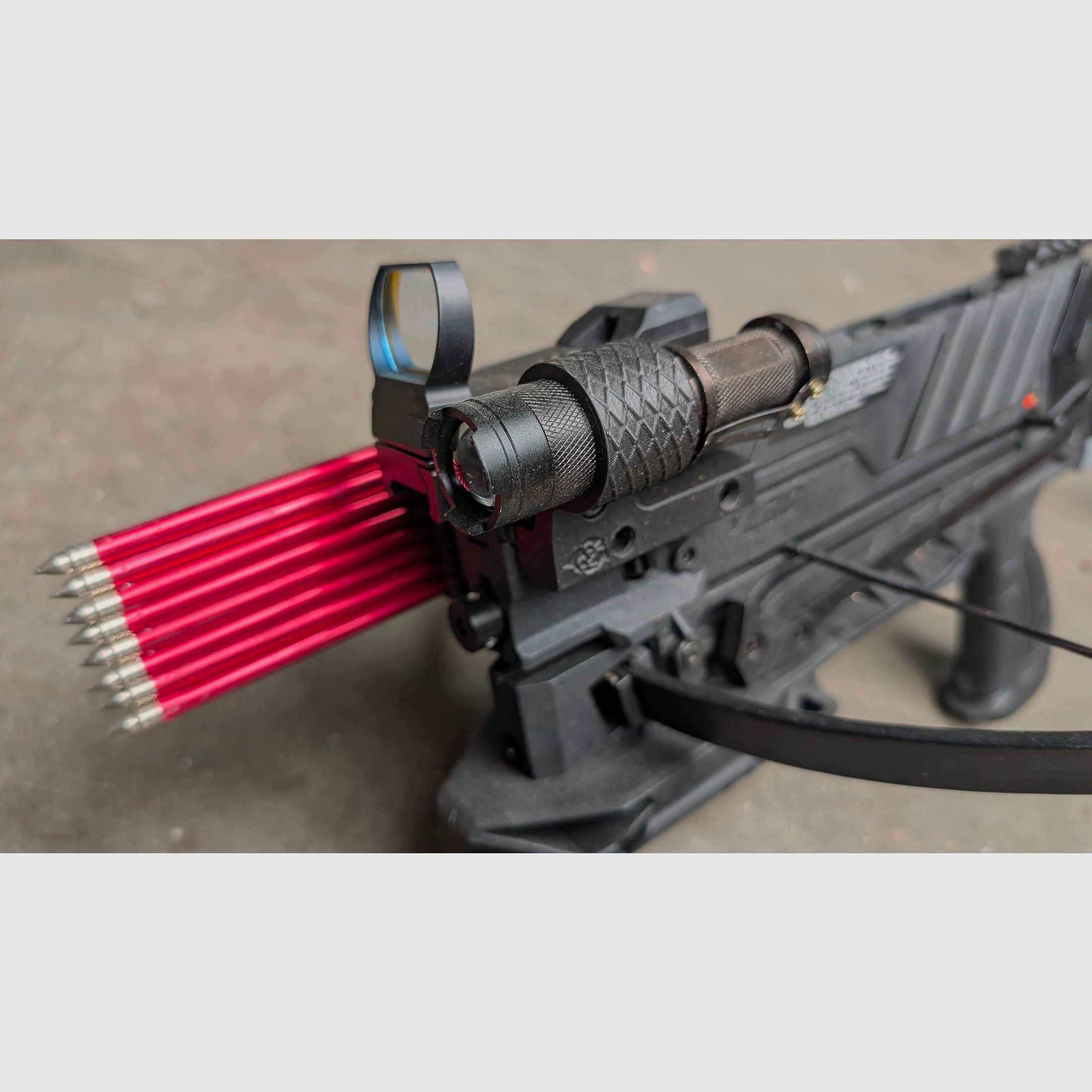 EK Archery Vlad 8-Schuss-Pistolenarmbrust mit Zubehör