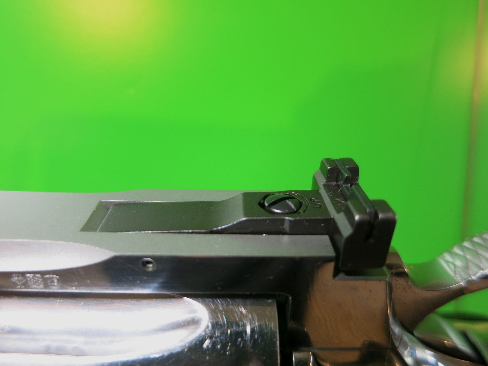 Revolver COLT PYTHON, Acier inoxydable (polie miroir), .357 Magnum, canon de 4", poignée de sport en caoutchouc #25-