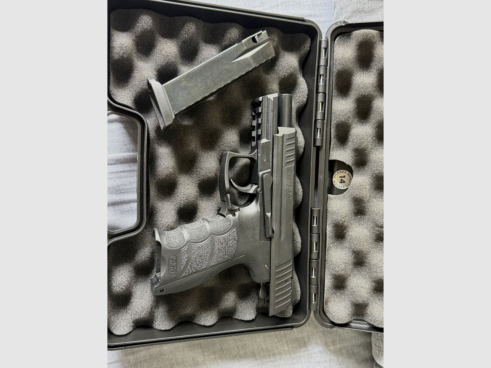 Heckler&Koch P30 pistolet alarmowy