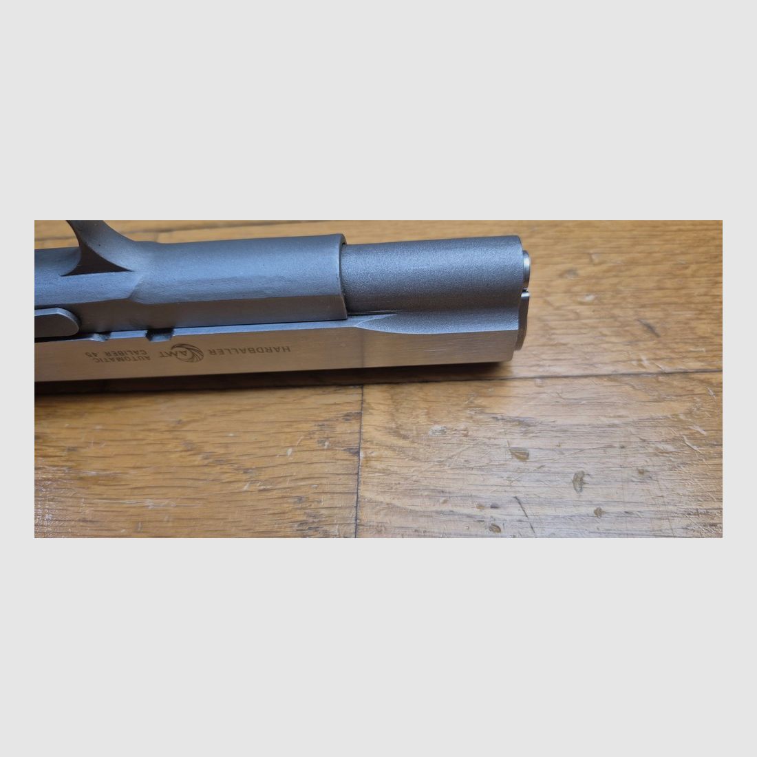 Zeer mooie AMT (Arcadia Machine & Tools) Hardballer Pistol — Kal. .45 ACP — Eerste 1911 volledig van roestvrij staal in de geschiedenis — 100% staal alle onderdelen — Wapen uit 1985 — Zeer goede esthetische staat — Uitstekende mechanische staat — Spiegelloop – Originele grepen – TBE+/TBE++, afbeelding 12 van 25
