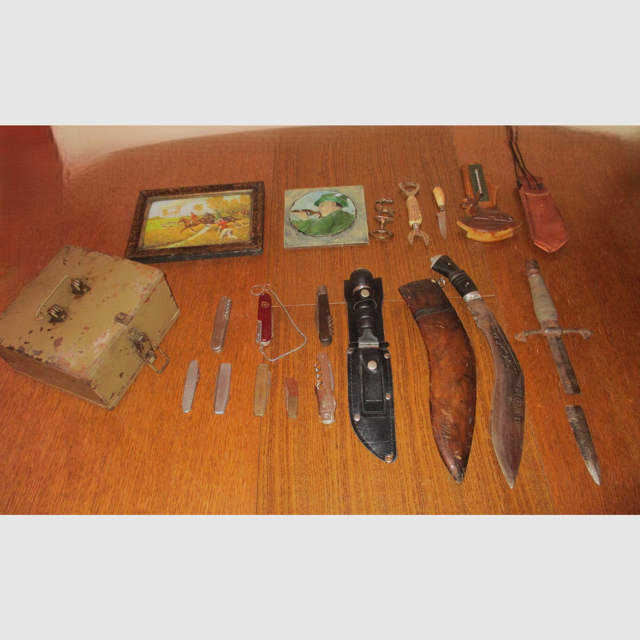alte Dekoteile, Schweizer Taschenmesser, Jagdbilder, Flaschenöffner,