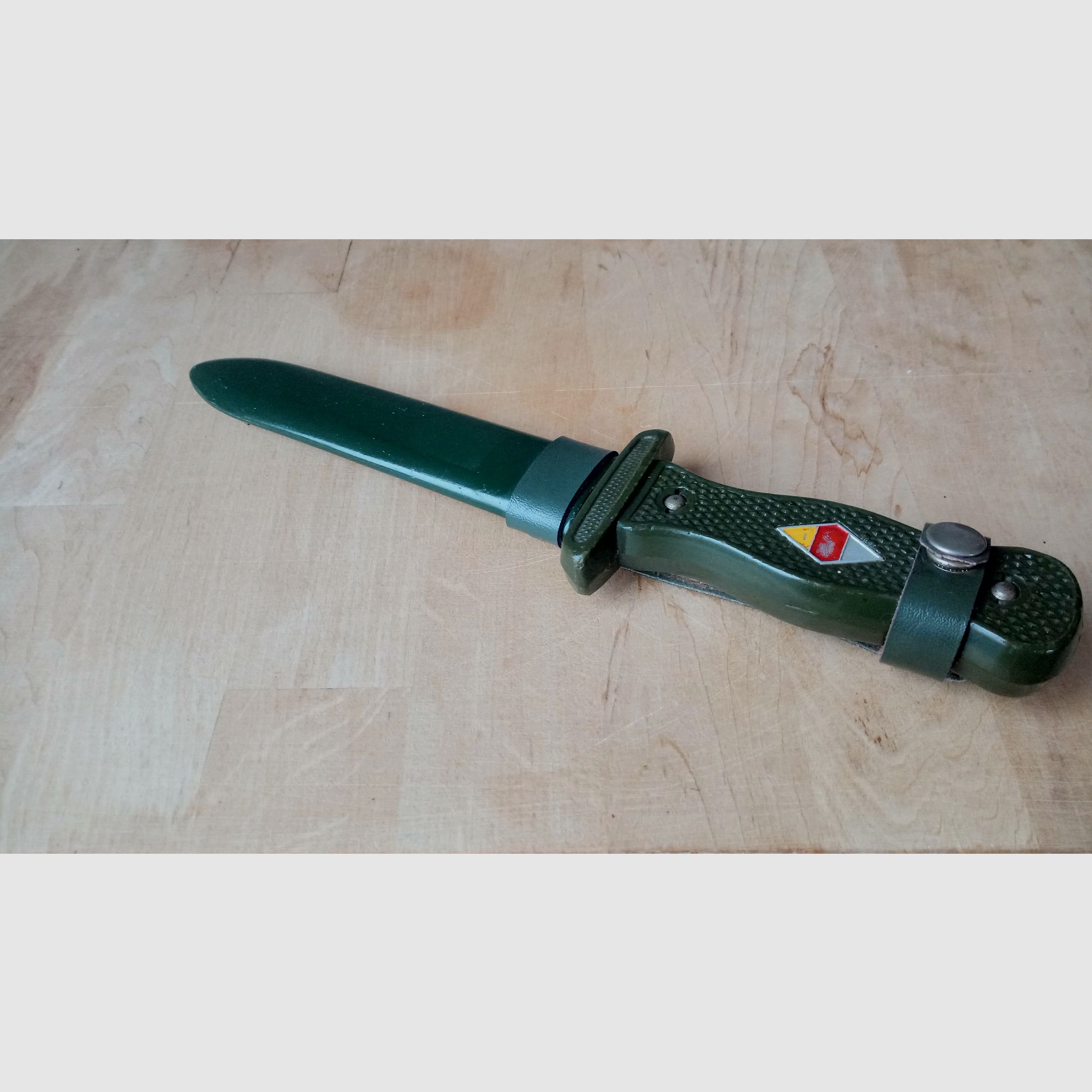 Original Fahrtenmesser von Hubertus Solingen aus dem Kalten Krieg  Vorlage BW Kampfmesser und optisch angelehnt an HJ Fahrtenmesser