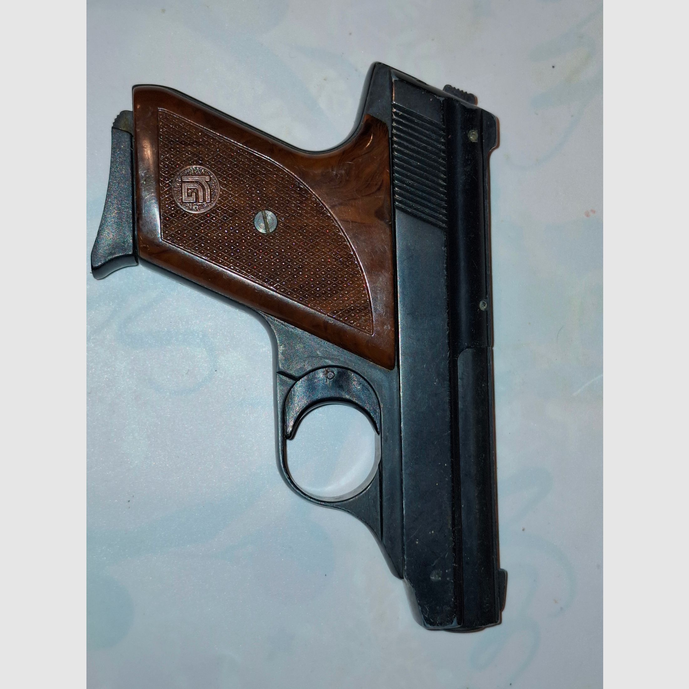 4 pistolets/ revolvers à blanc