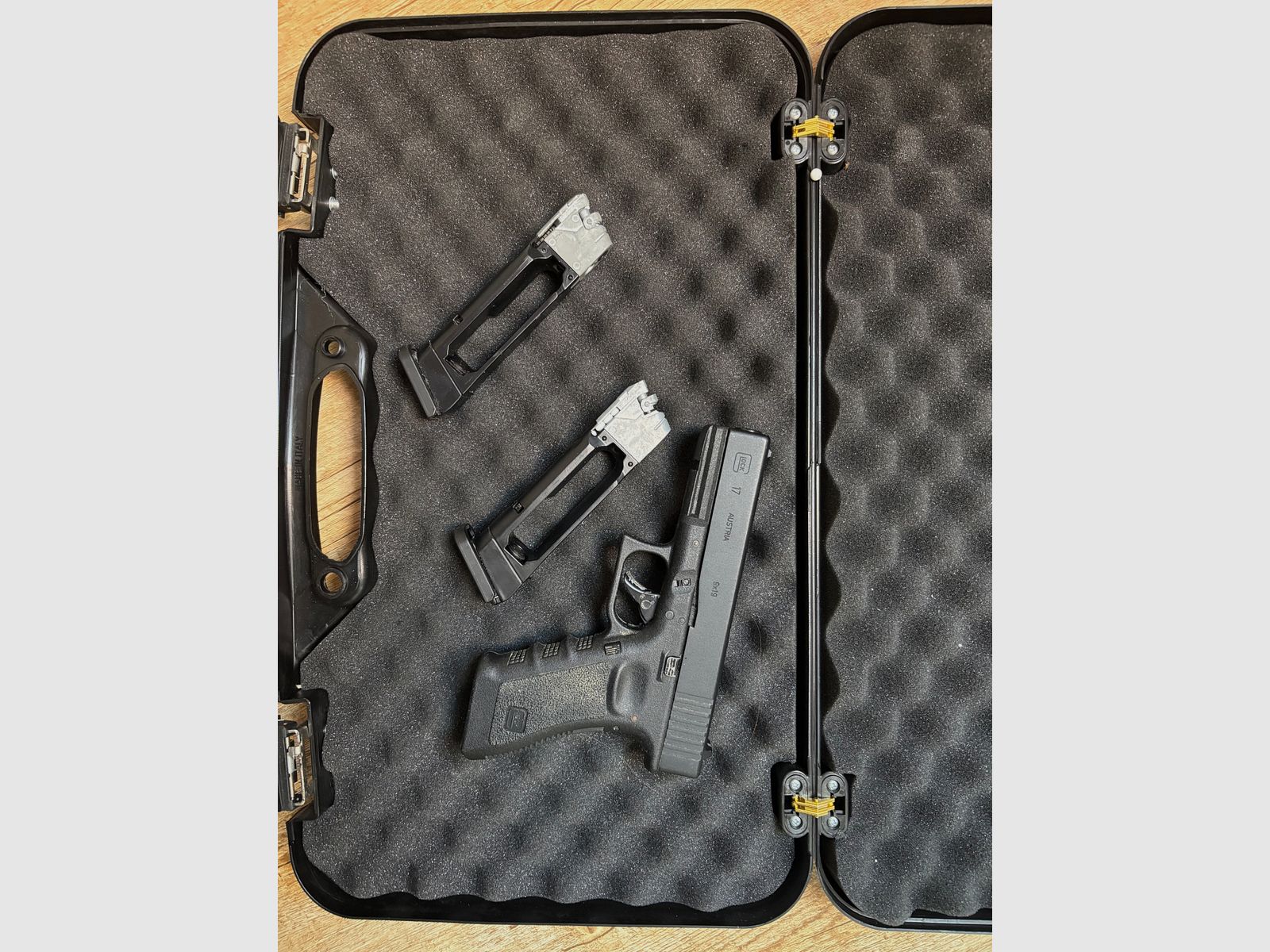 Glock 17 Gen. 5 Airsoft mit Metallschlitten GBB 6mm BB schwarz