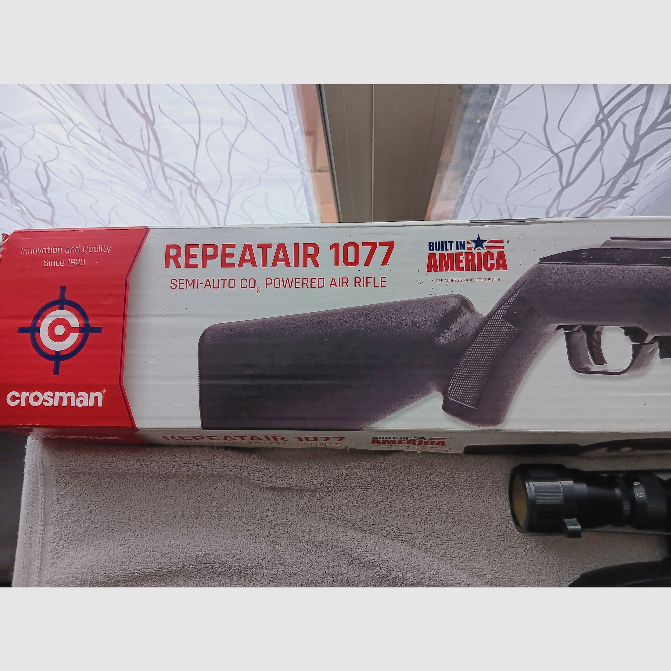 New Co2 Crosman 1077 with scope 12 shot mag.