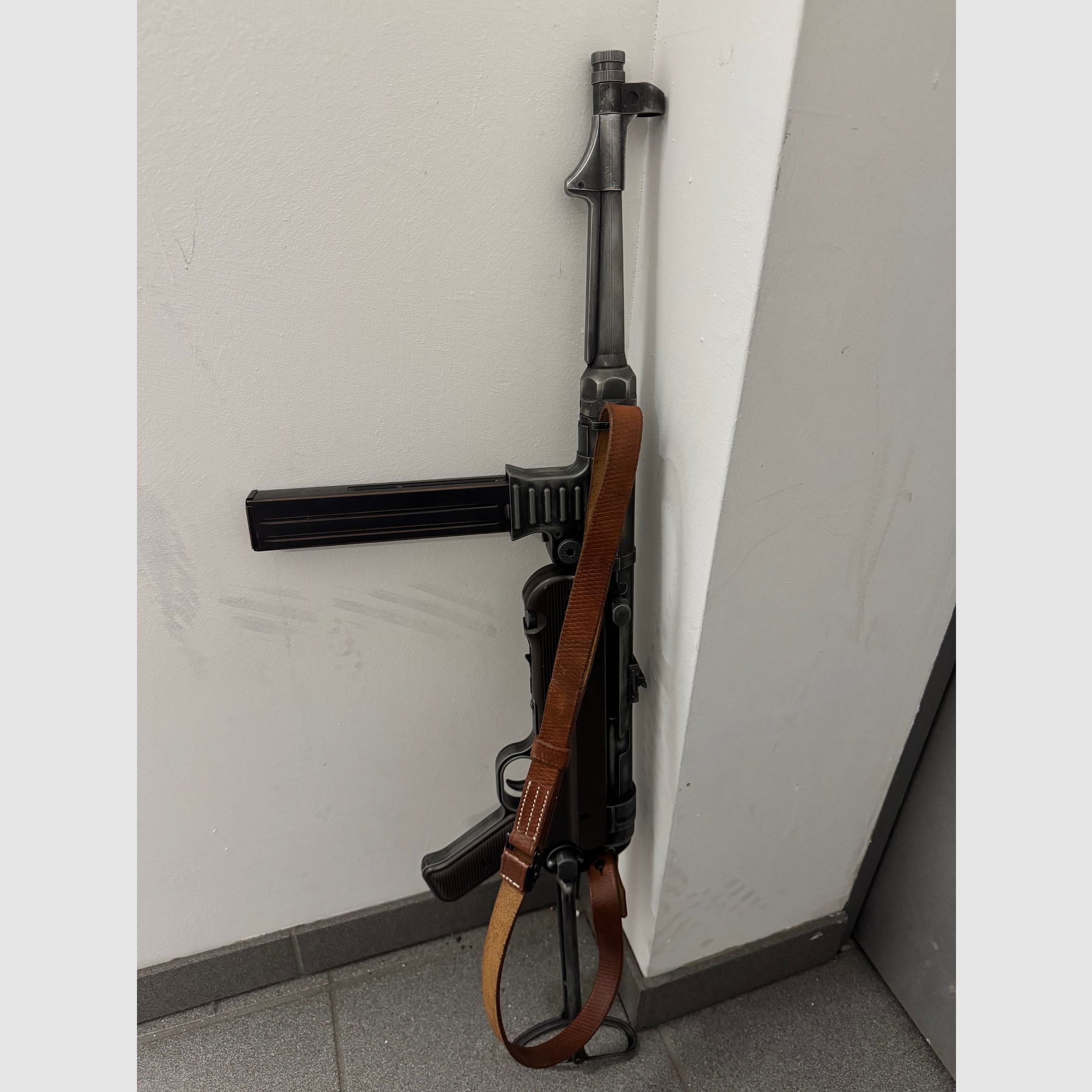 Legends MP40 CO2 Maschinenpistole Kal. 4,5mm BB German Legacy Edition