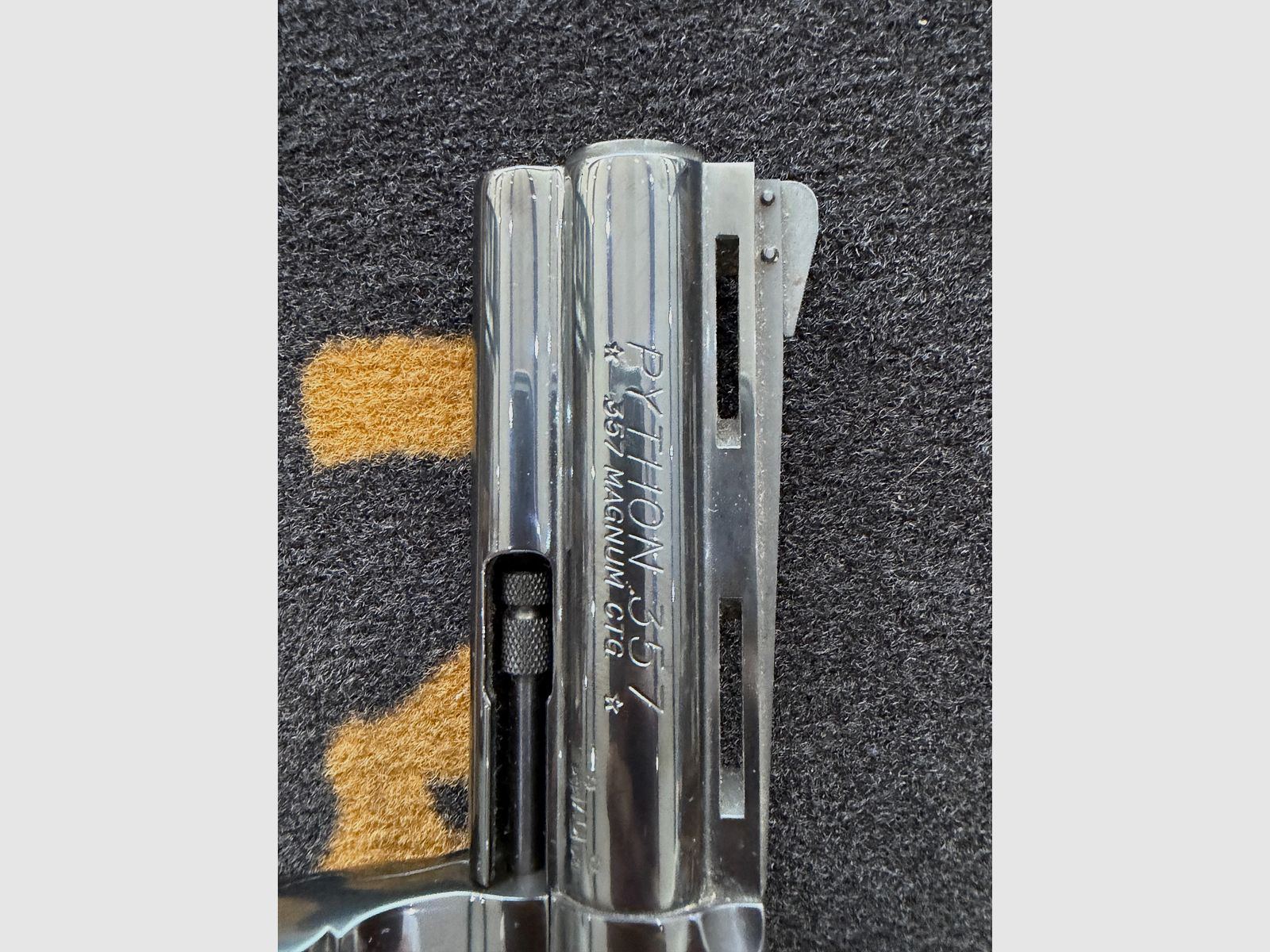 Revolver Colt Python stainless 4