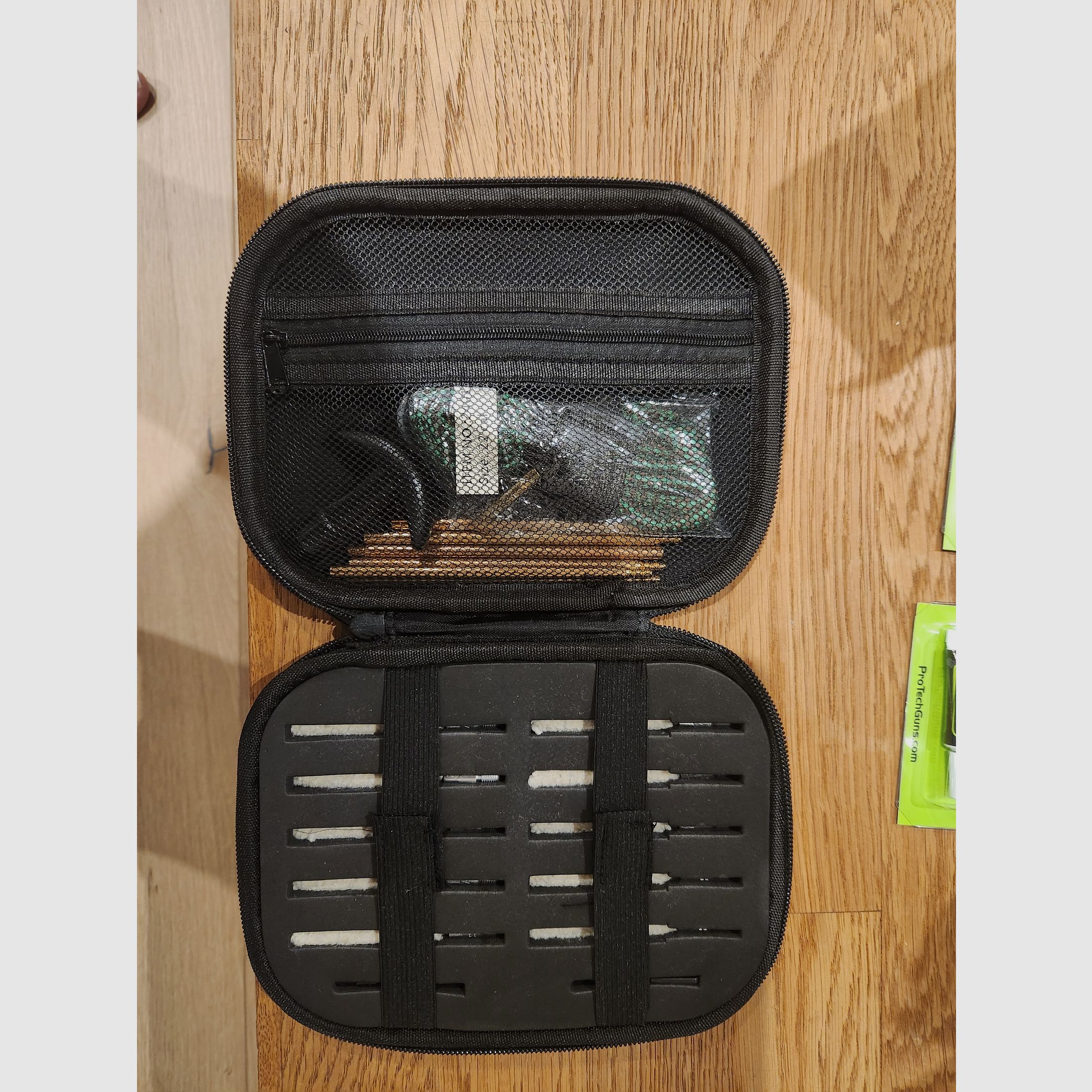 Set complet Airsoft : Pistolet Airsoft en acier avec recul et accessoires complets à vendre.