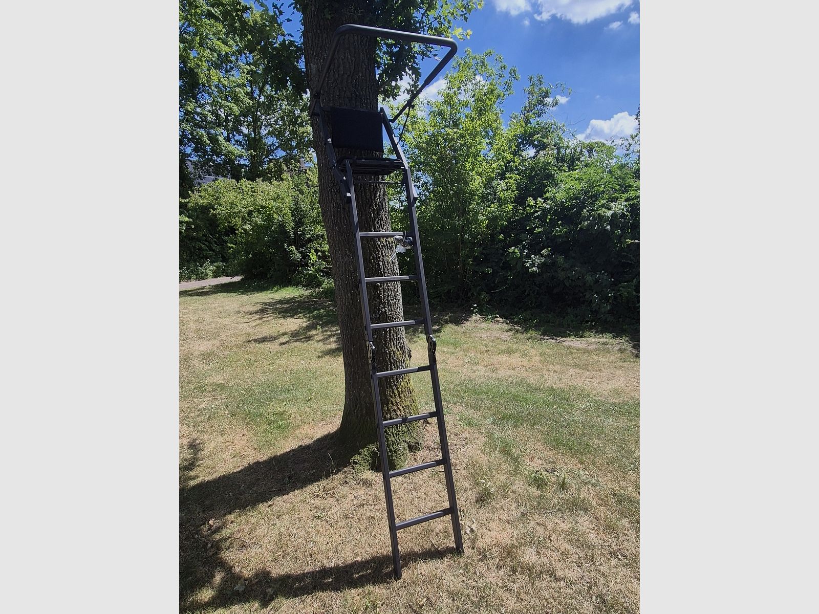 Folding aluminum high-seat ladder with seat 2.0, image 1 of 6