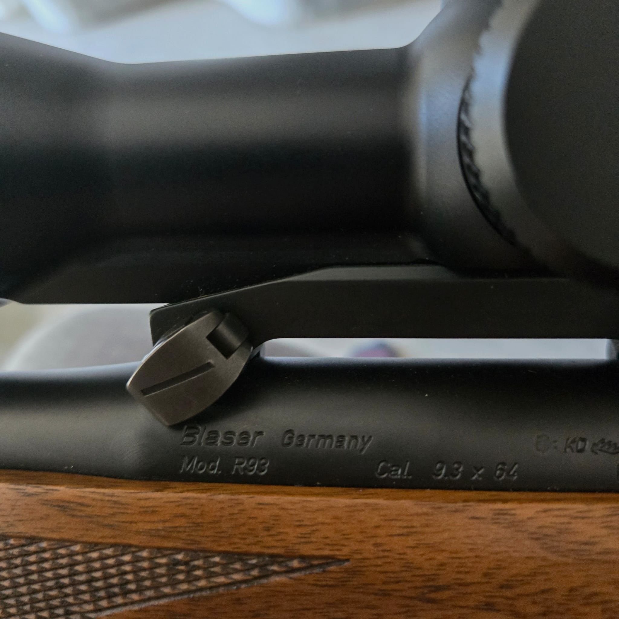 Blaser R93 als Gesamtpaket mit Schalldämpfer und Ziehlfernrohr von Zeiss