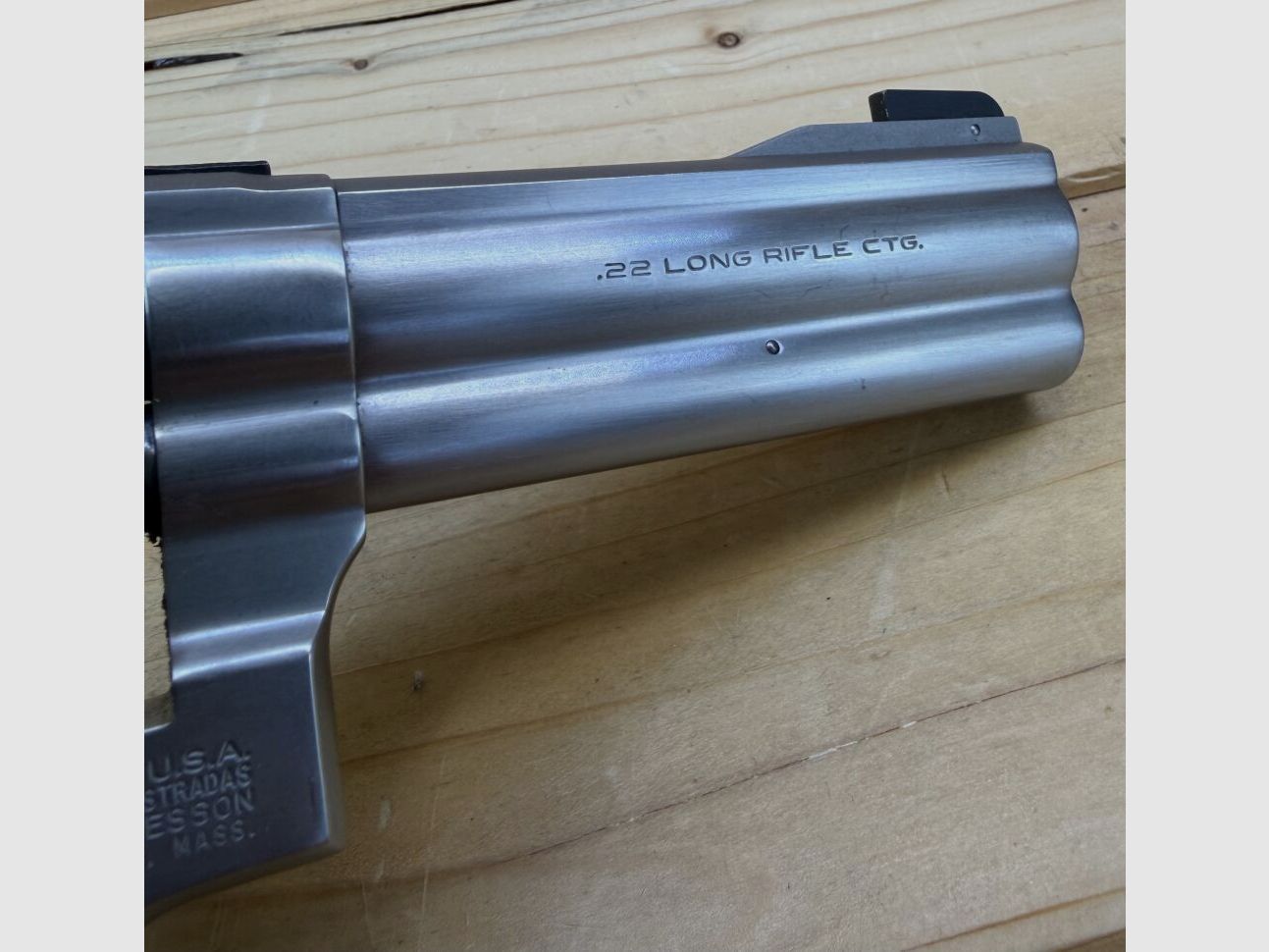 Smith & Wesson Mod. 617 .22 l.r. Wooden grips .22lr
