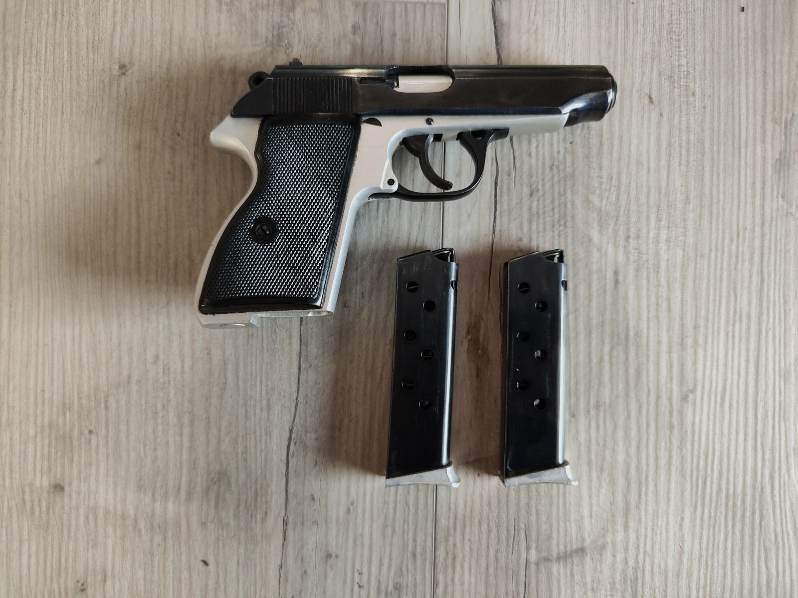 Offre complète d'armes et de munitions en raison de l'abandon de la chasse