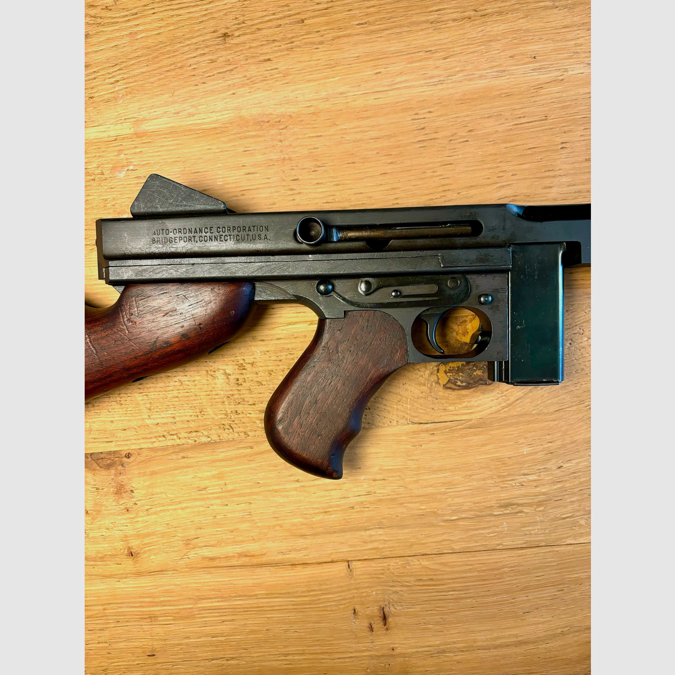 Tommy Gun - Thompson Center  SA (M1) original Waffe WKII mit Umbau auf Halbautomat - Kaliber: .45Auto