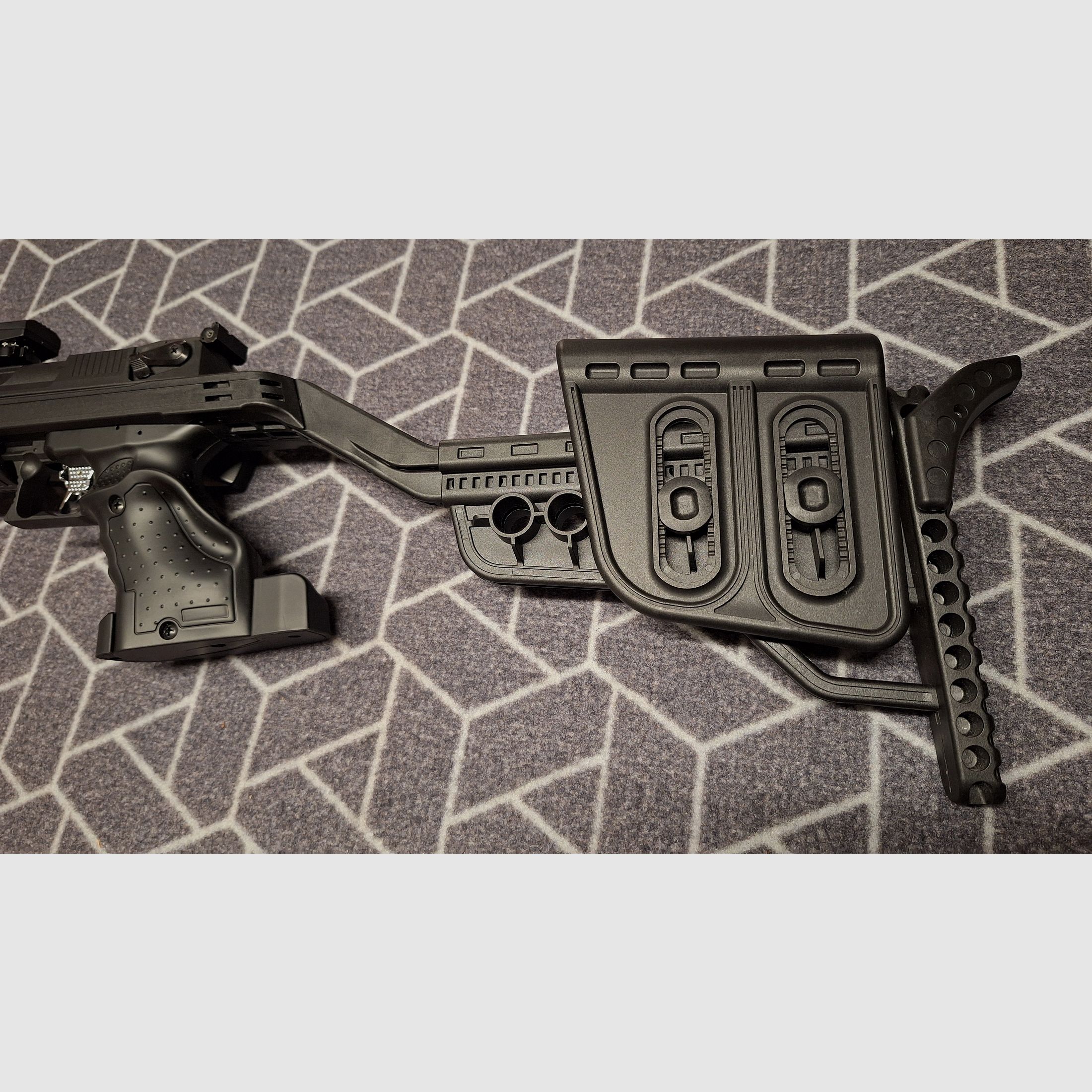 Zoraki HP01 Rechtshänder mit Reddot, Schalldämpfer und Anschlagschaft