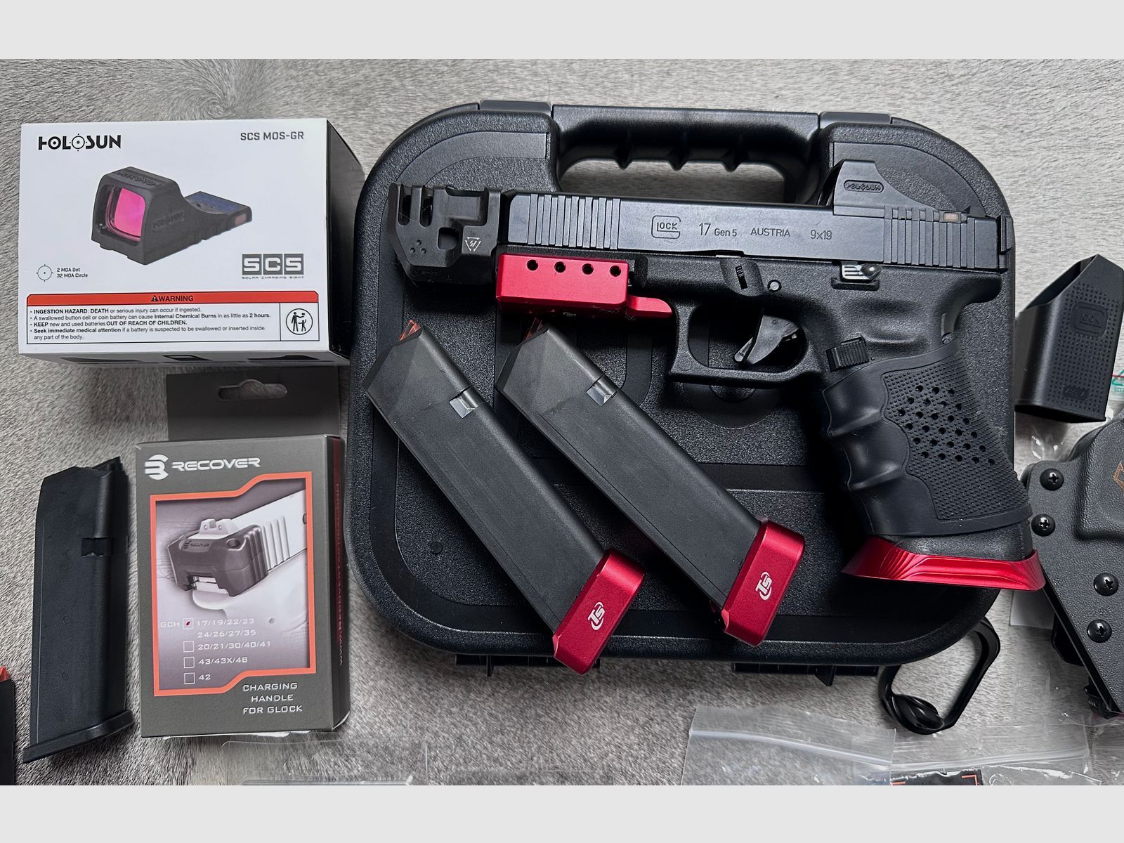 Glock 17 Gen5 MOS (01/2025), Strike Industries Comp, Holosun SCS-MOS-GR, Black Trident Holster, many extras, as good as new