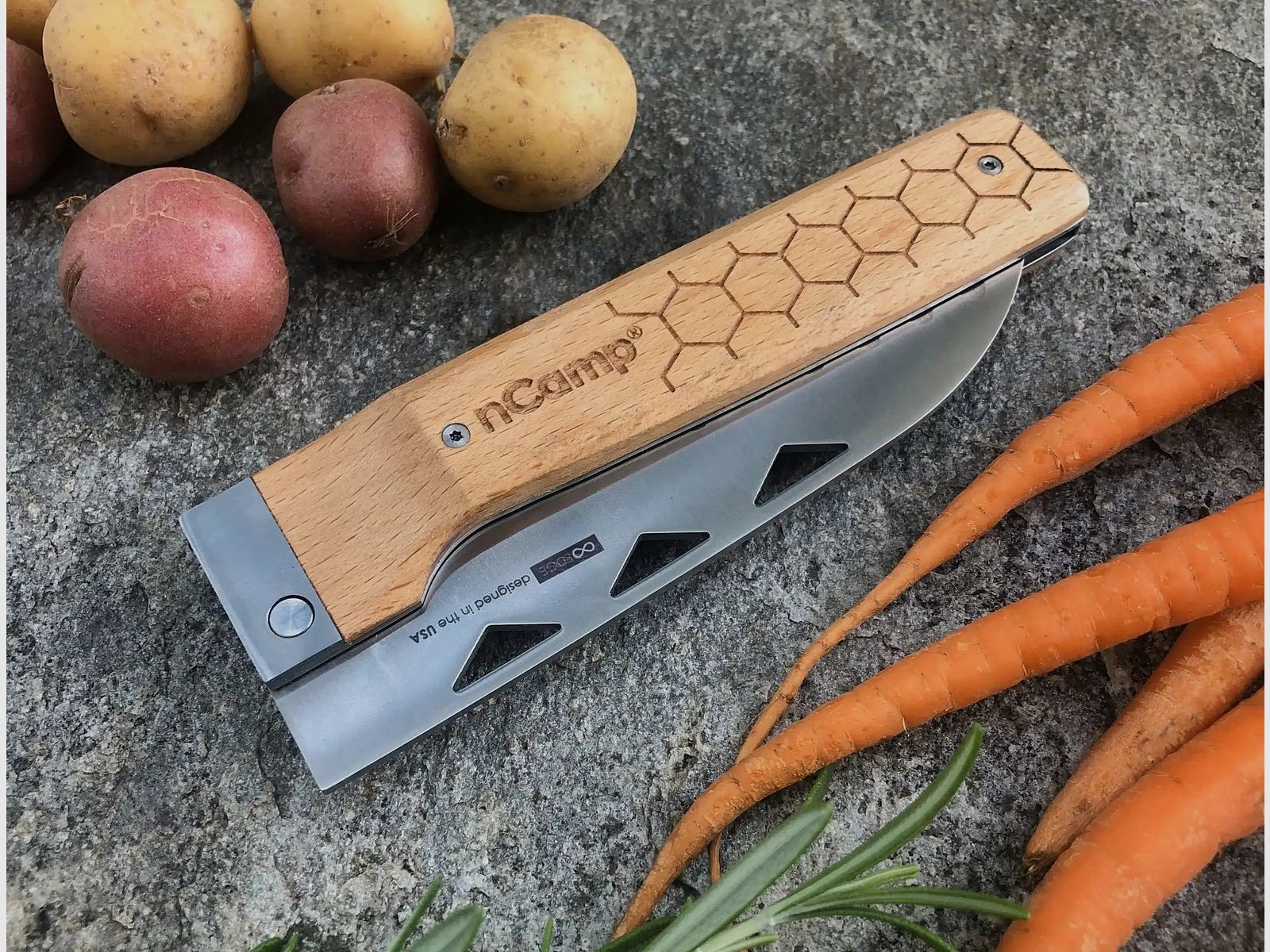 nCamp Premium Santoku-Messer für die Zubereitung von Speisen (9cr18Mov Klinge/Buchengriff) mit Nylon