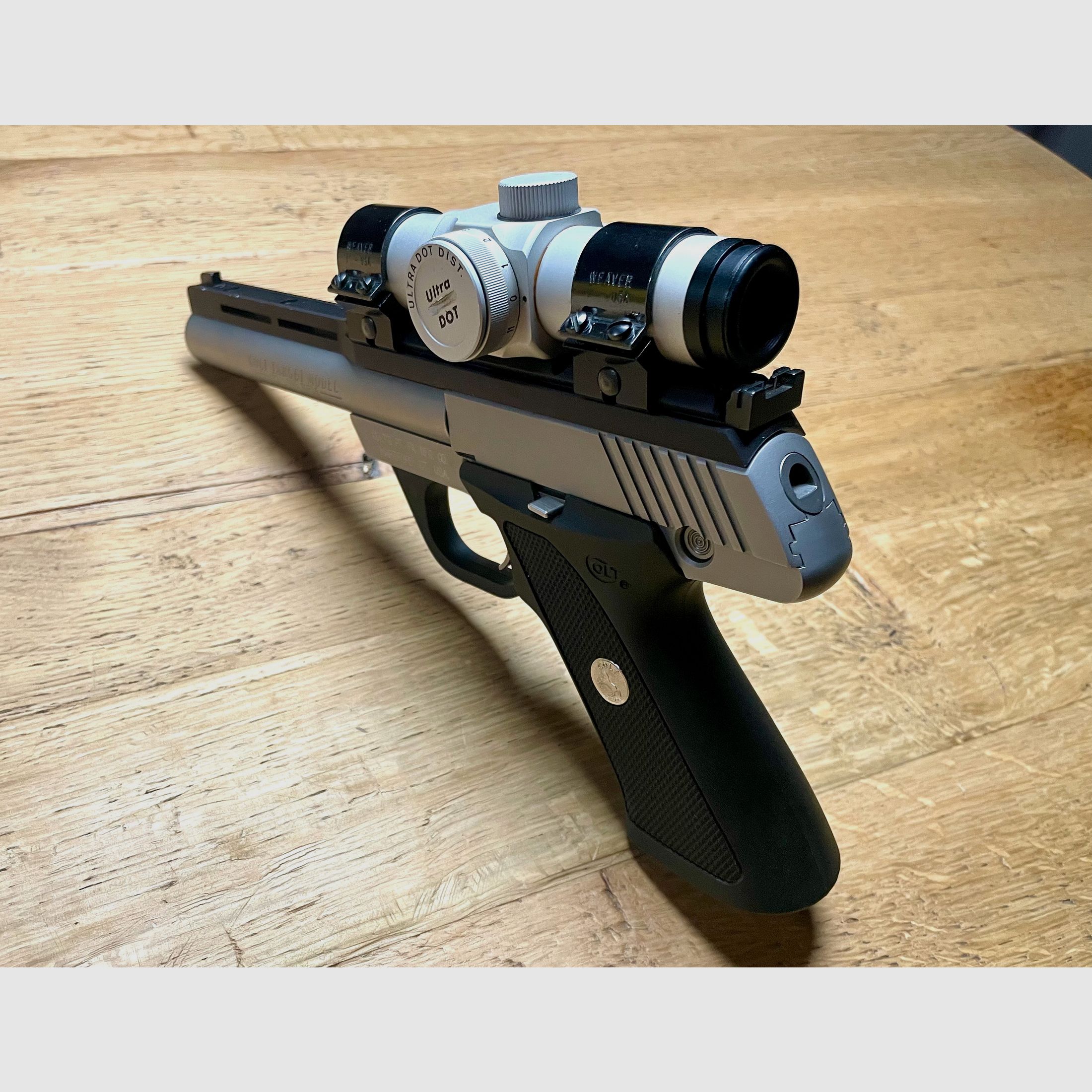 Pistole Colt Target Modell .22lr Bull Barrel mit Red Dot Ultra Dot Dist