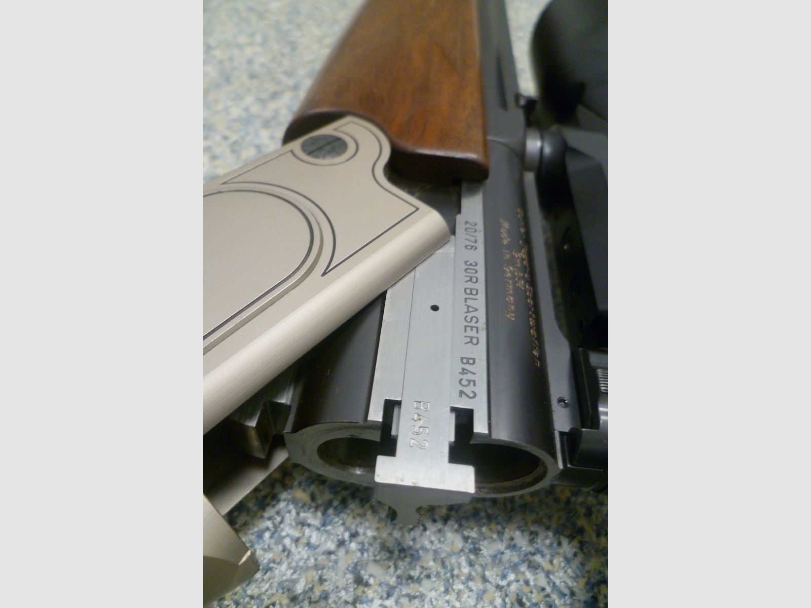 Escopeta de doble cañón Simson 20/76 y .30R Blaser con Zeiss Victoty HT